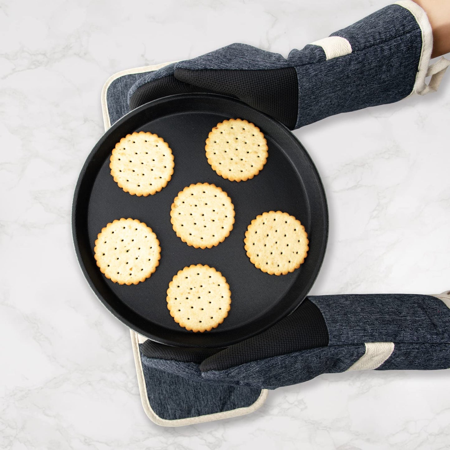 Oven Mitts and PotHolders Sets, 4 Pcs Kitchen Oven Glove High Heat Resistant 400°F Pot Holders for Kitchen, Non-Slip Neoprene Oven Mitts are Suitable for Cooking, Baking (Black)