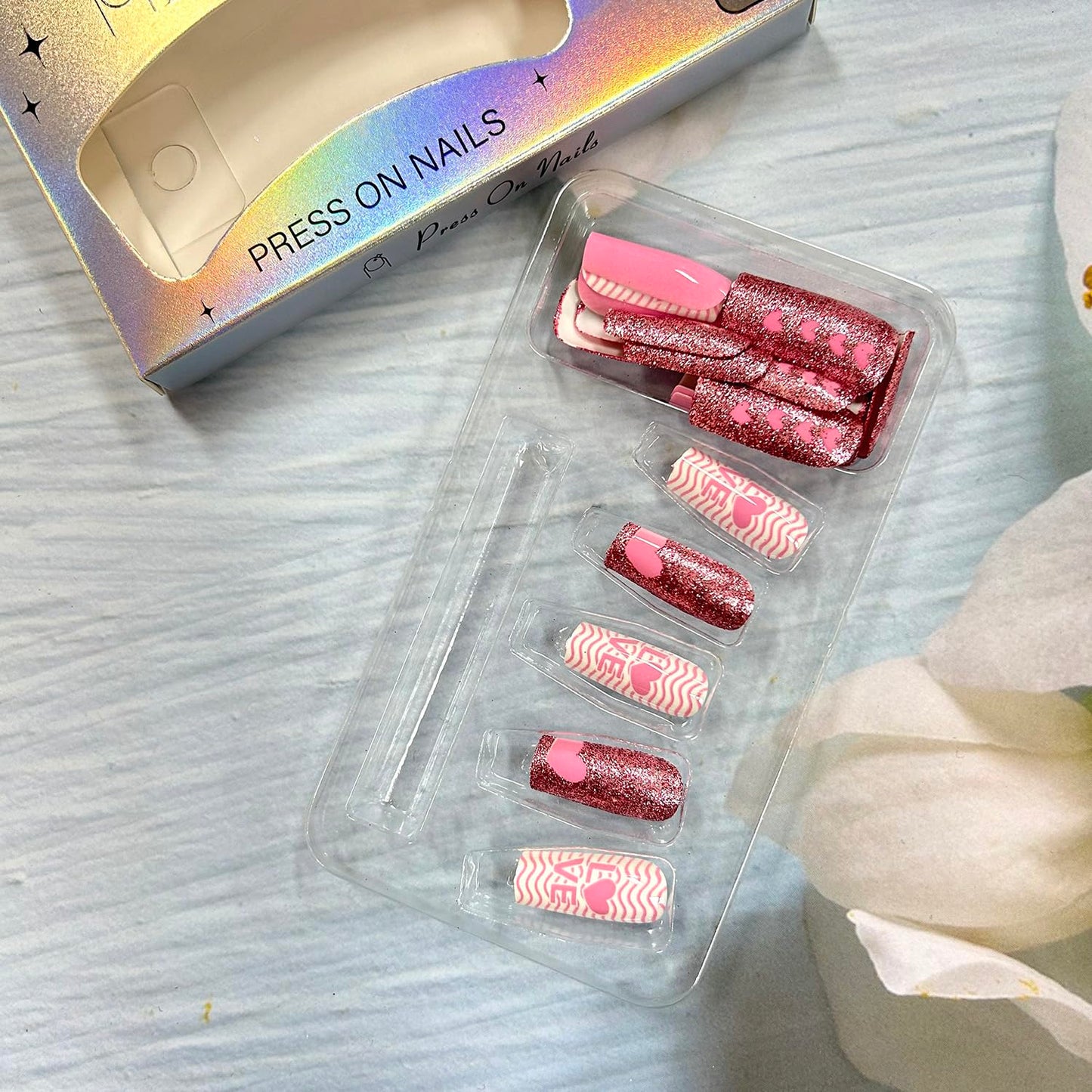 Valentine's Pink Love Heart Fake Nails Press on Nails Medium Square Glitter Powder Design Full Cover Acrylic Nails Set Artificial Coffin Nails Glossy Valentine's Glue on Nails for Women 24Pcs