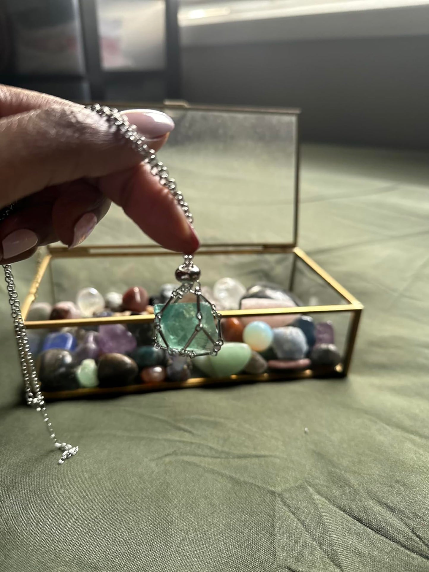 VLIEGEN Crystal Holder - Stainless Steel Cage for Natural Quartz Gemstone, Adjustable Necklace Holder (GoldSilver-Large)