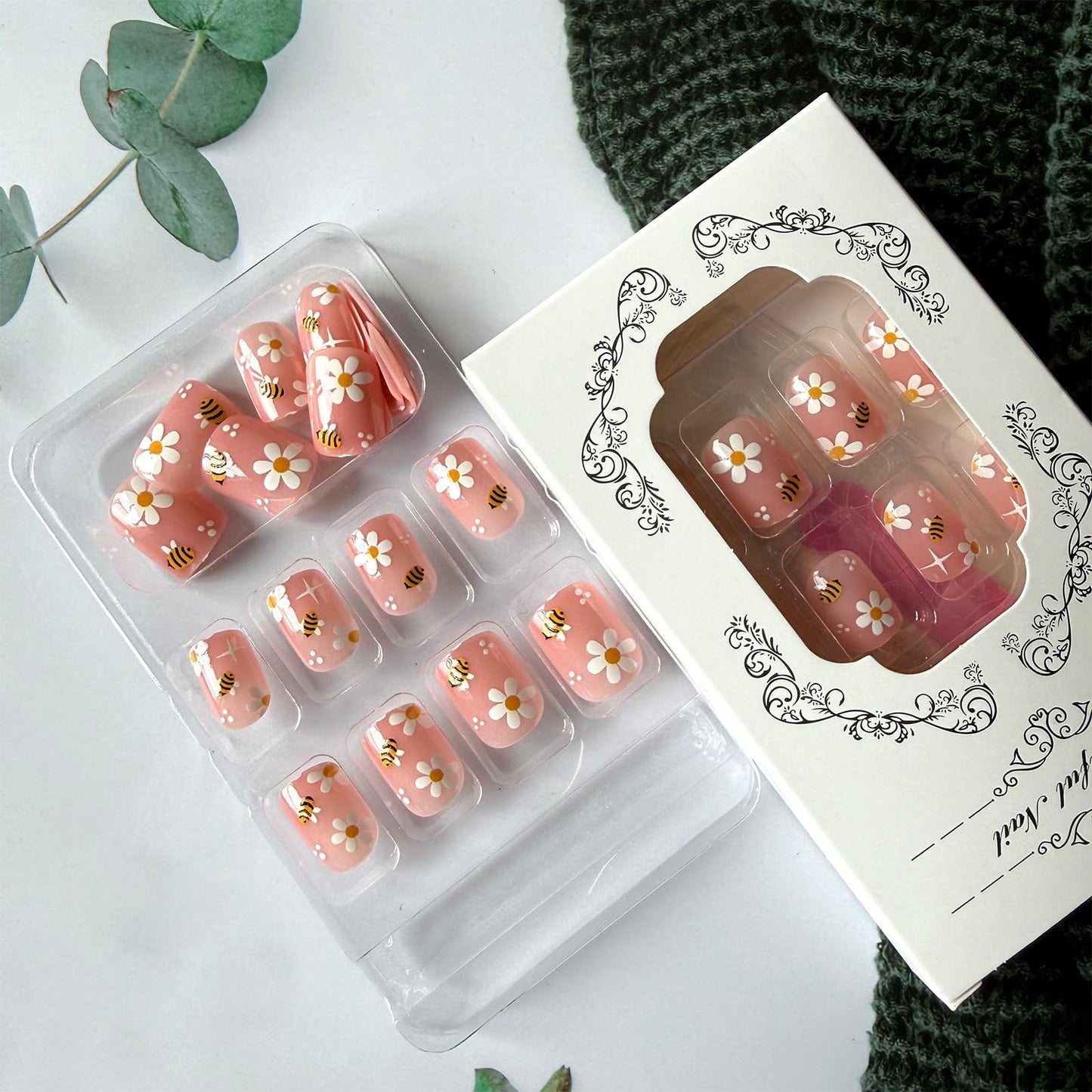 Cute Press on Nails Short Square Fake Nails with Bee Flower Designs 24Pcs Spring Summer Floral Press on False Nails Glossy Glue on Nail Artificial Stick on Nail for Women Manicure