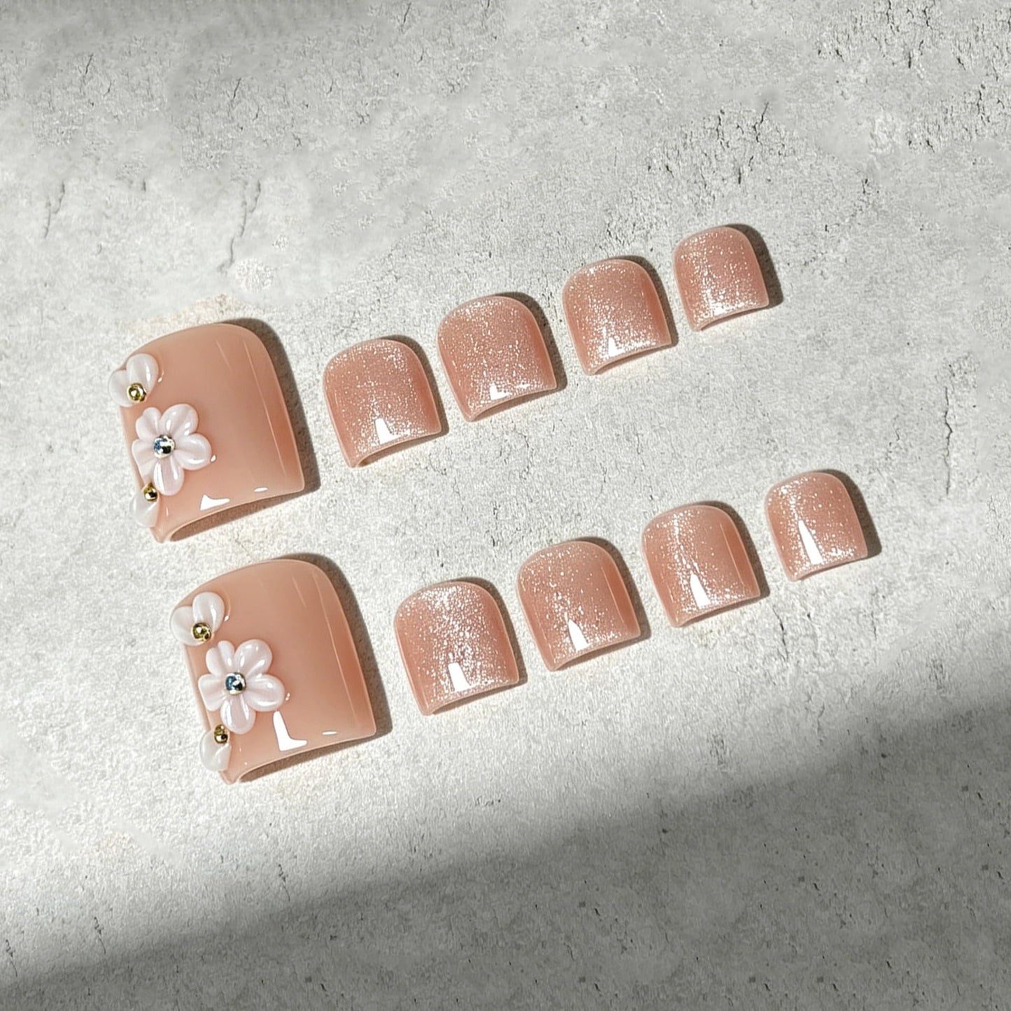 Handmade Press on Toenails White Flower Fake Toe Nails Tips Kit Press on Nails for Toes Glitter Muti-Layer Gel Thicked Acrylic Stick on Nails for Women Nail Supplies (S)