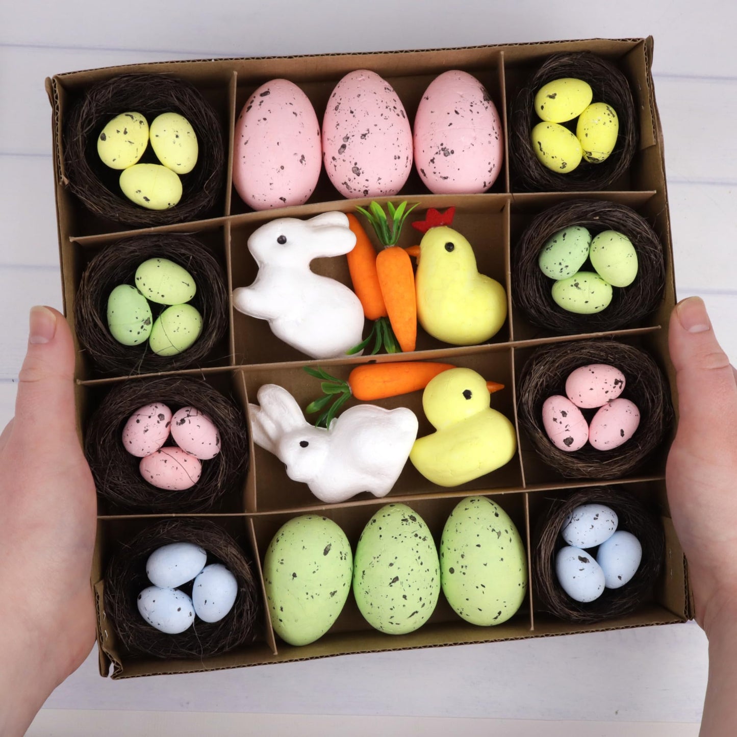 Festive Easter Craft Kit, Wreath Making Set Includes Foam Chicks, Bunnies and Eggs, DIY Springtime Characters Activity, 21 Total Pieces