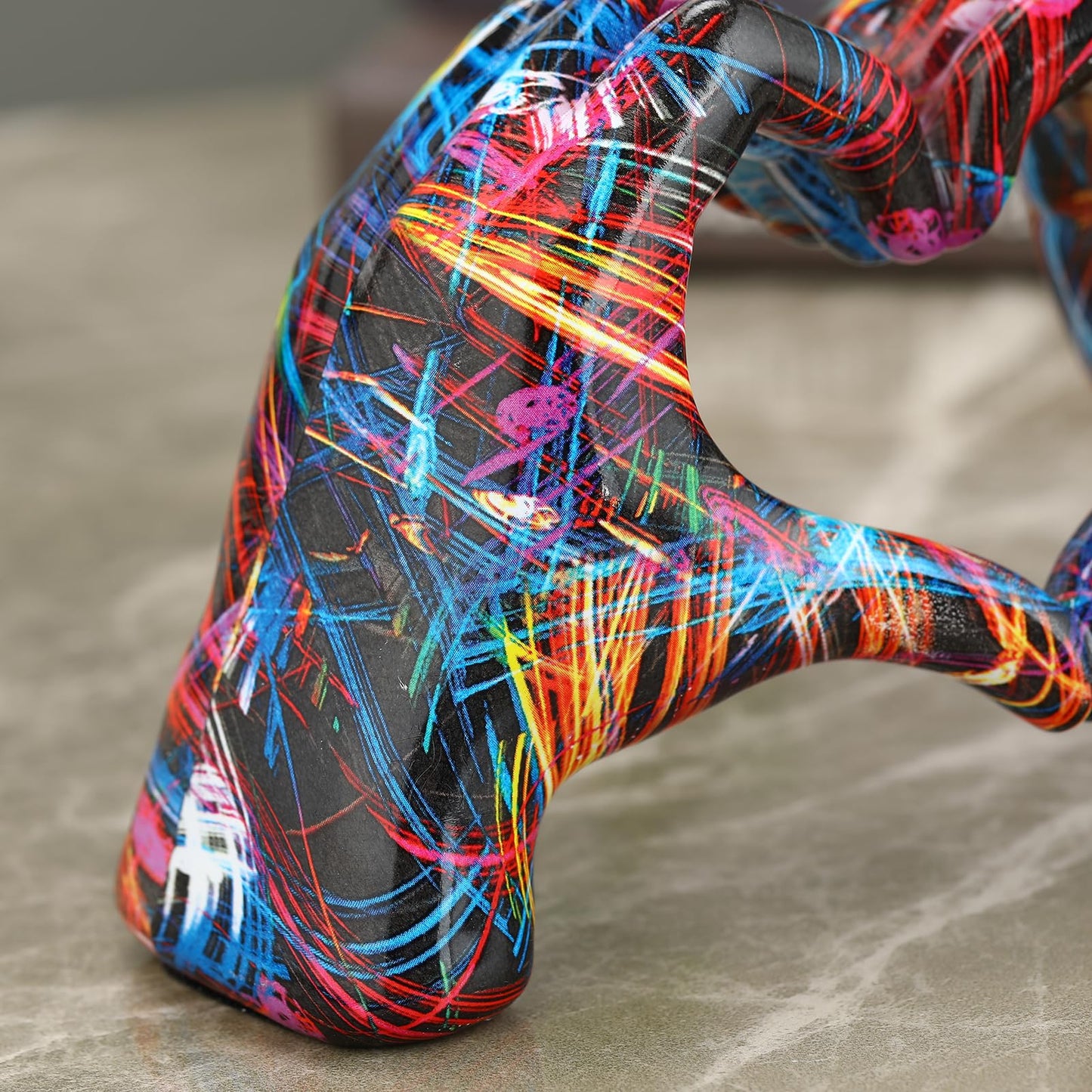 JDPEYI Heart Hands Sculpture Room Decor Hand Heart Statue Bracelet Holder Decorative Hand Art for Bedroom Living Room Bookshelf and Coffee Table