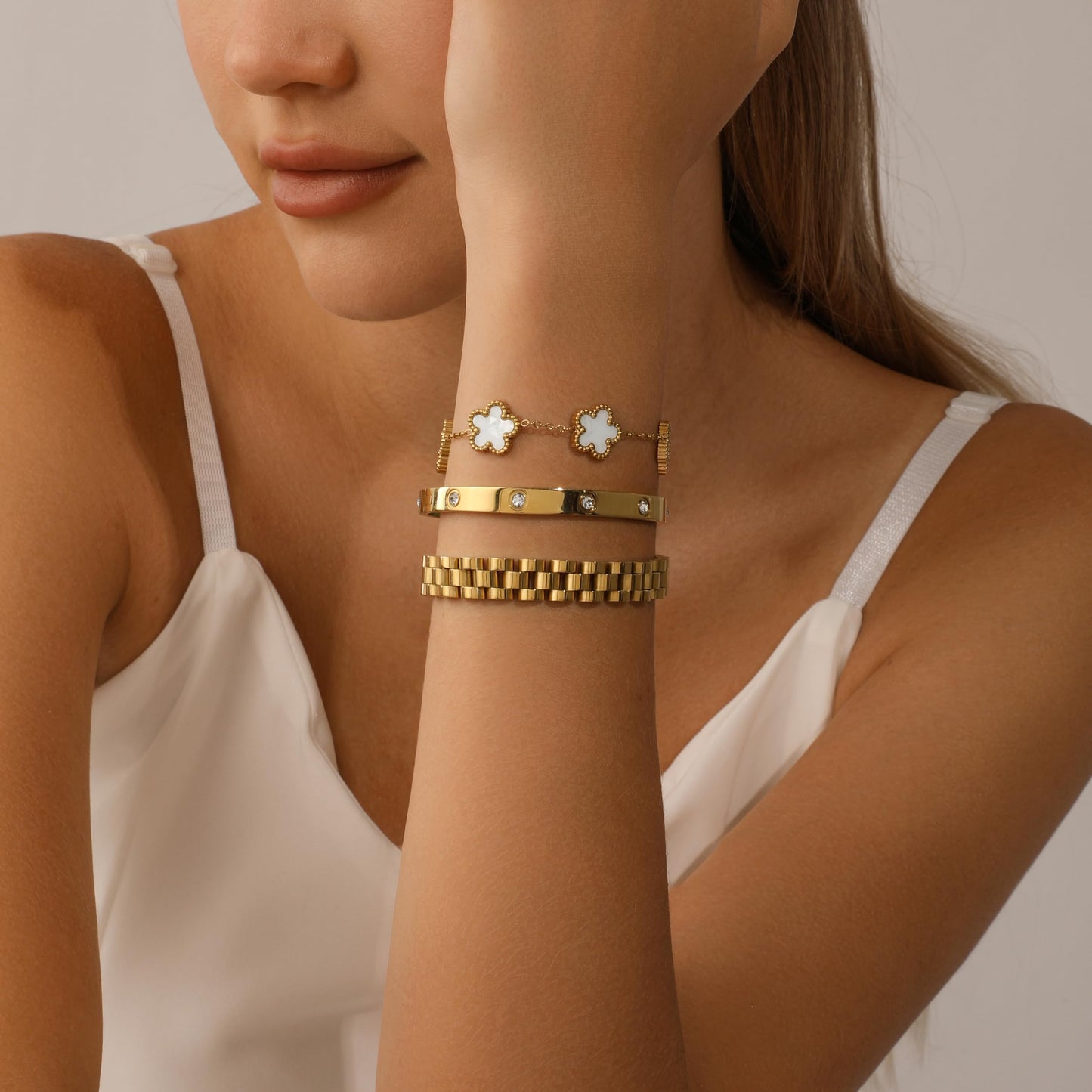 YOQ Stackable Four Leaf Clover Bracelets for Women, 18K Gold Plated Love Bangle Bracelets Set, 3 Pcs Charm Jewelry Gifts (White)