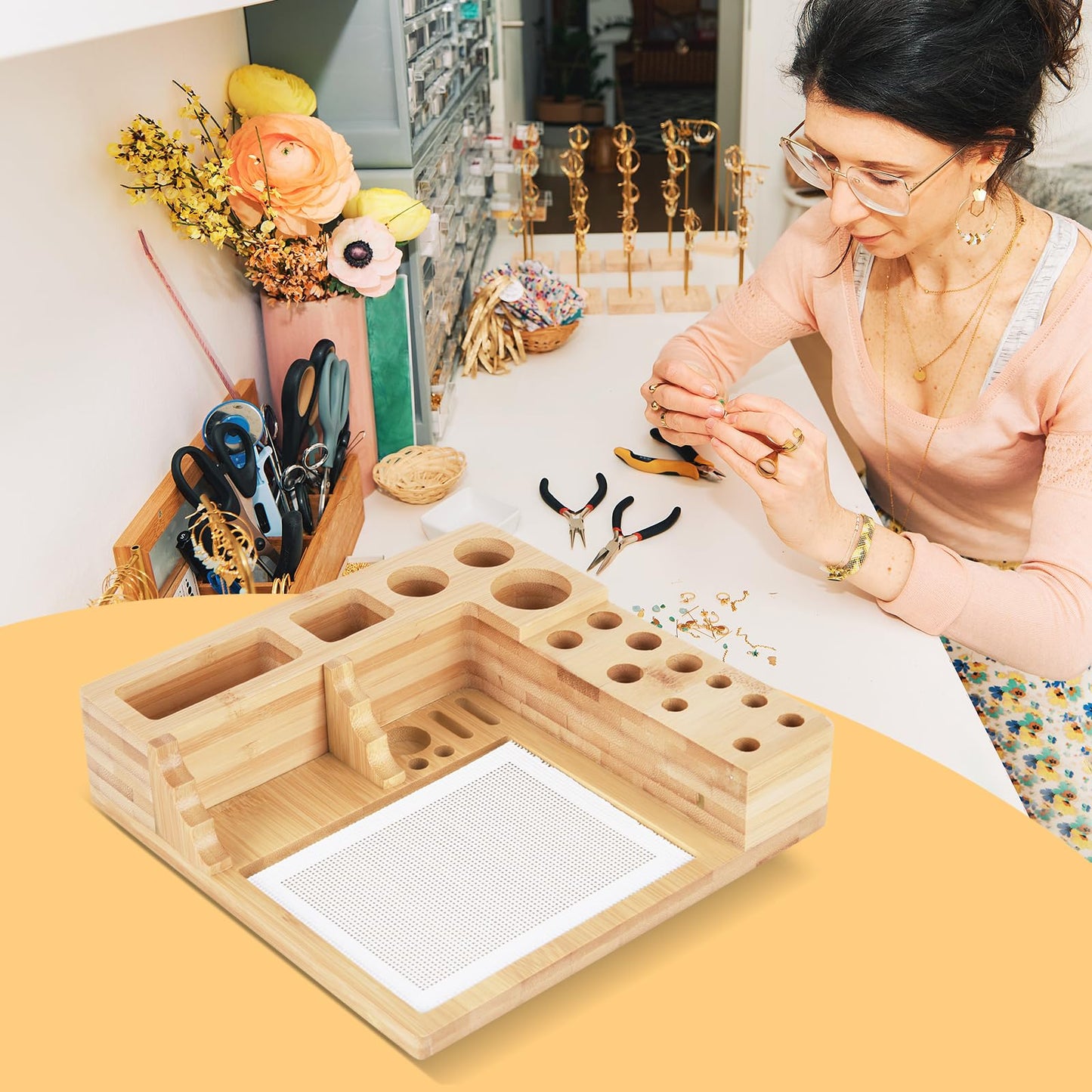 QVEEQ Wax Tool Station, Wax Carving Tool Organizer with Heat Resistant Non-Stick Silicone Pad for Storing Carving Tools, Cotton Swabs, Pens, Different Hole Brackets (Tools Not Included)