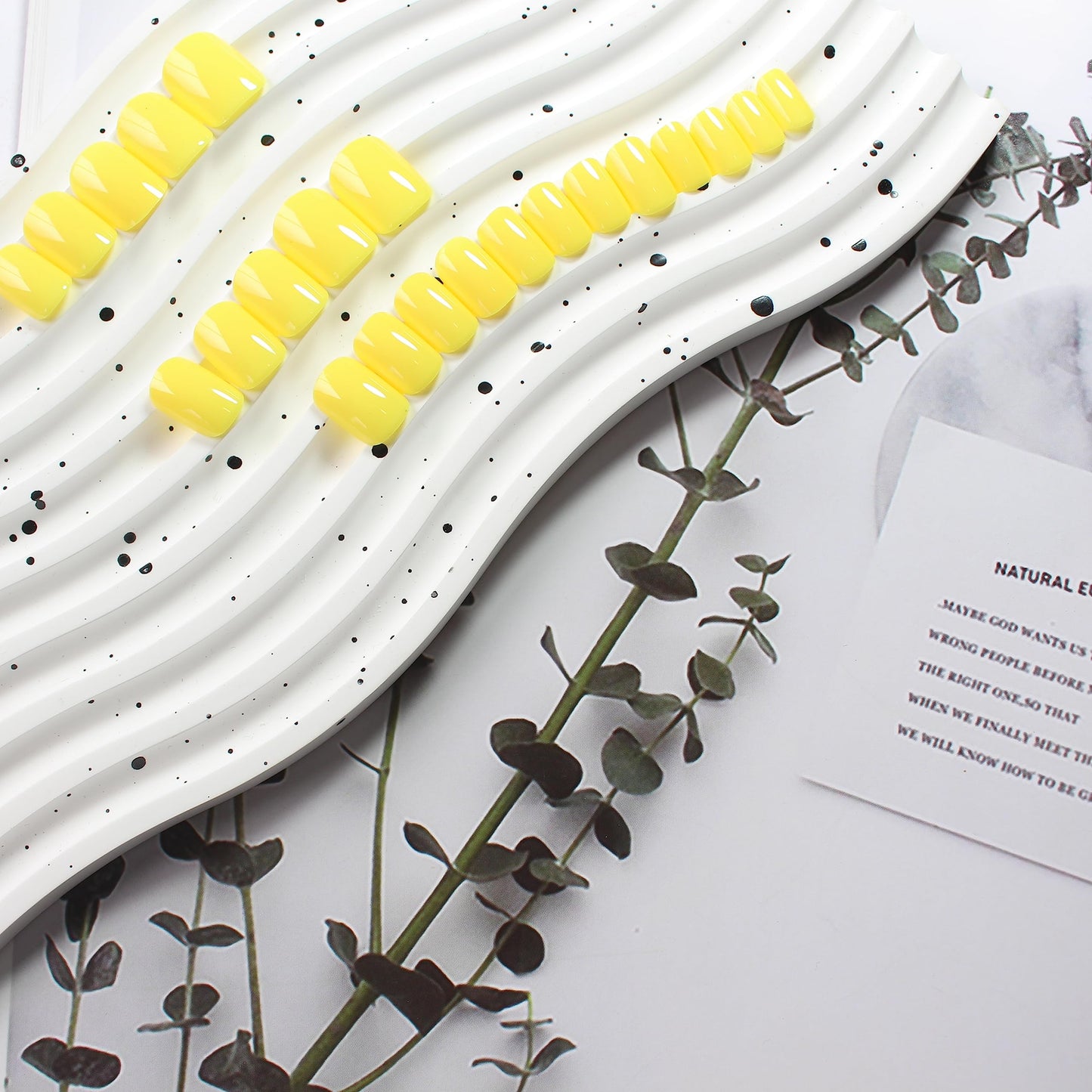 XCREANDO Yellow Press on Nails Short Square, 24PCS