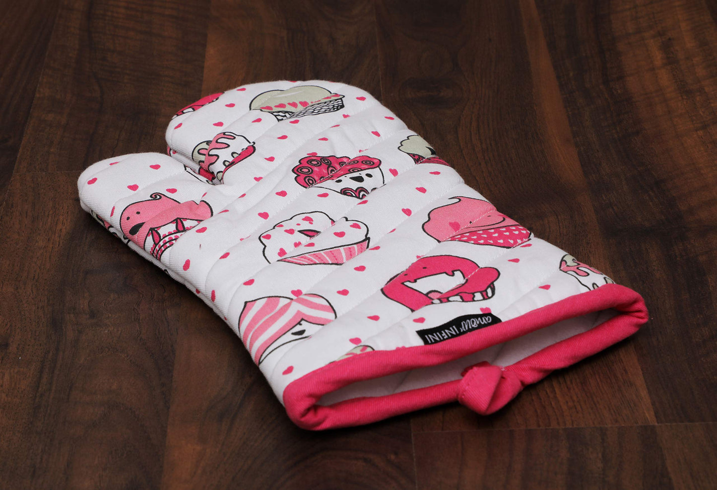 AMOUR INFINI 5 Piece Set of Apron,2 Kitchen Towel,Oven Mitt and Pot Holder in a Valentine Cup Cakes Design Event Outdoor BBQ Baking Grilling Party Kitchen Decor
