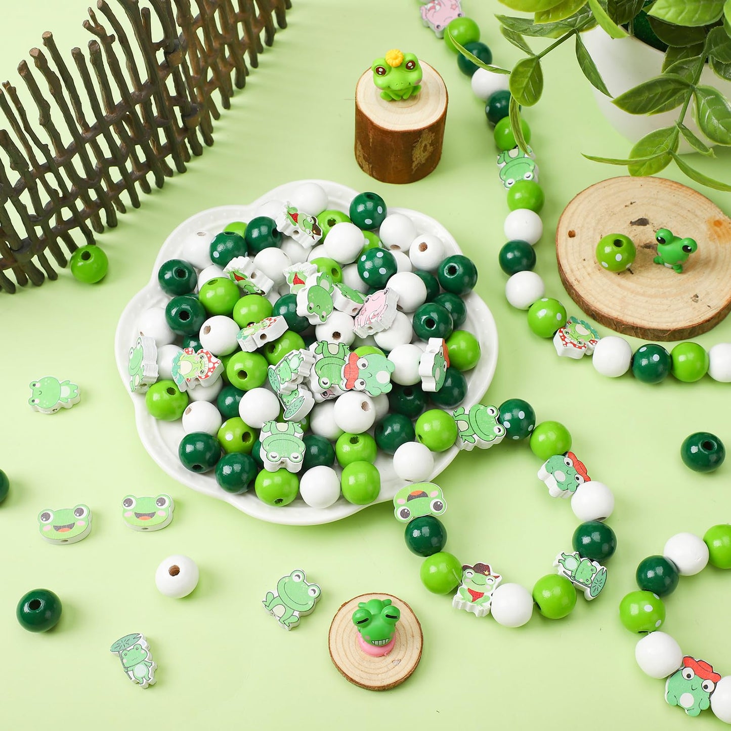 Ripeng 200 Pcs Summer Frog Wooden Beads Cute Animal Wood Beads Green Frog Shaped Bead for DIY Crafts Garlands Home Decorations Key Chains Macrame Crafts Bracelet Jewelry Making