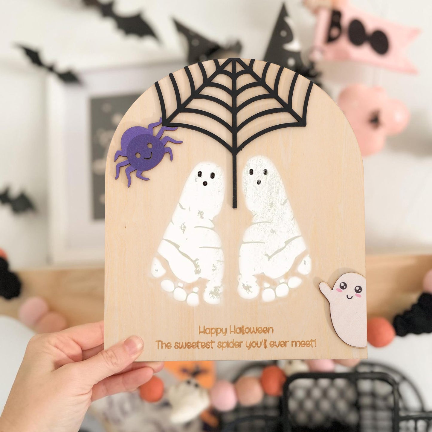 Spider Web Handprint Sign Board - Happy Halloween Party Souvenir,Spooky Little Spider Craft Display,Halloween Handprint Art Wood Board,Spooky Cobweb Party Centerpieces Photo Props