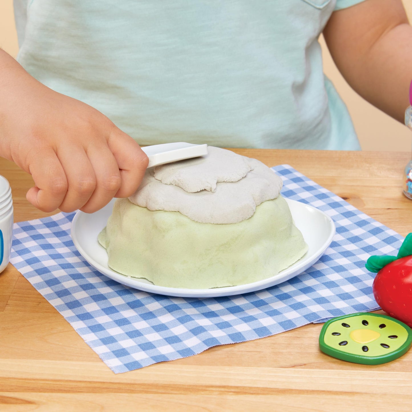 Little Tikes Creative Chefs Bluey Pavlova Kit with 15 Accessories, Pretend Play Cooking Set, for Boys and Girls Ages 3+ Years