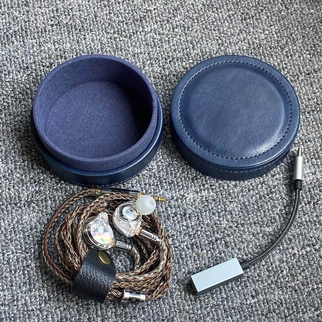JaHui Lightweight and portable PU leather storage box suitable for wired earplugs and in ear headphone storage protective cover (blue)