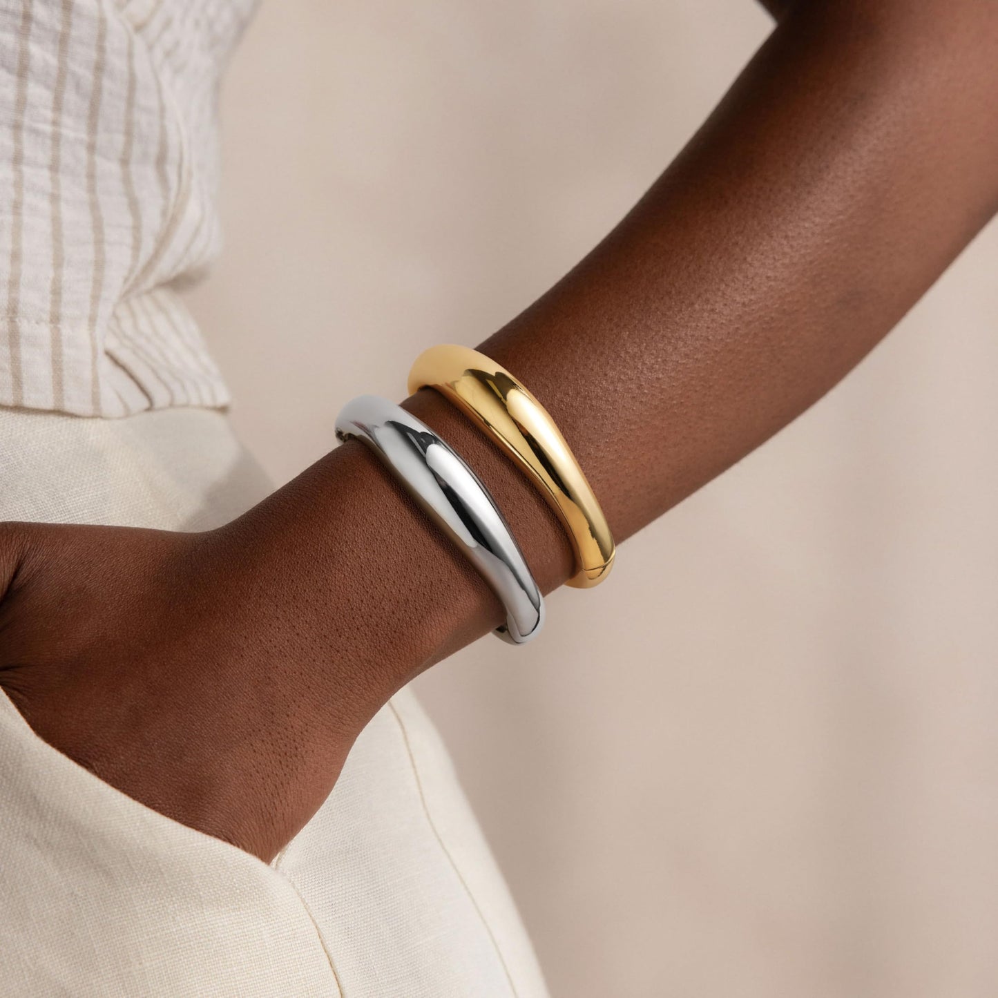 M MOOHAM Chunky Gold Silver Bangle Bracelets for Women, Dainty 14k Gold-Plated Chunky Stackable Statement Bangles Bracelet Set Round Cuff Bracelet Stack for Women Trendy Jewelry Gifts