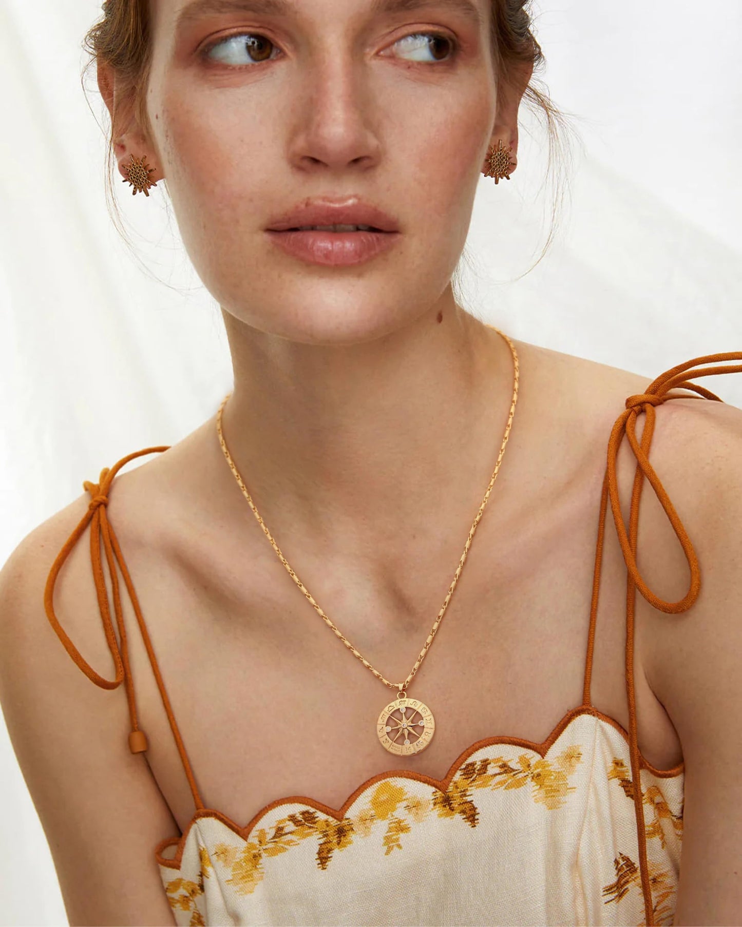 CANEVINKA Zodiac Pendant Necklace 18K Gold Plated Constellation Compass Necklace Adjustable Thin Link Chain Necklace Dainty Elegant Jewelry for Women