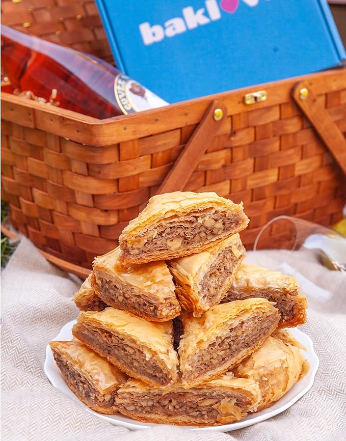 Bakluva 8-Piece Baklava Pastry Dessert Gift Box - (8) Large 2.3 oz (66 gram) Pieces - Perfect for Gifts, Parties, and More