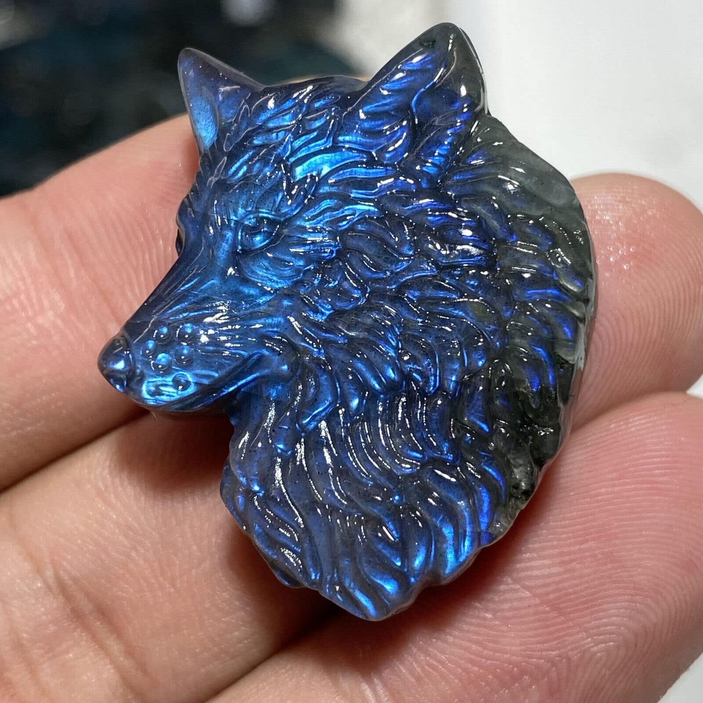 TEAMWILL Natural Labradorite Crystal Quartz Hand Carved Wolf Head Reiki Healing Crystal Gorgeous Art Sculpture Stone Statue Figurine Minerals Gifts