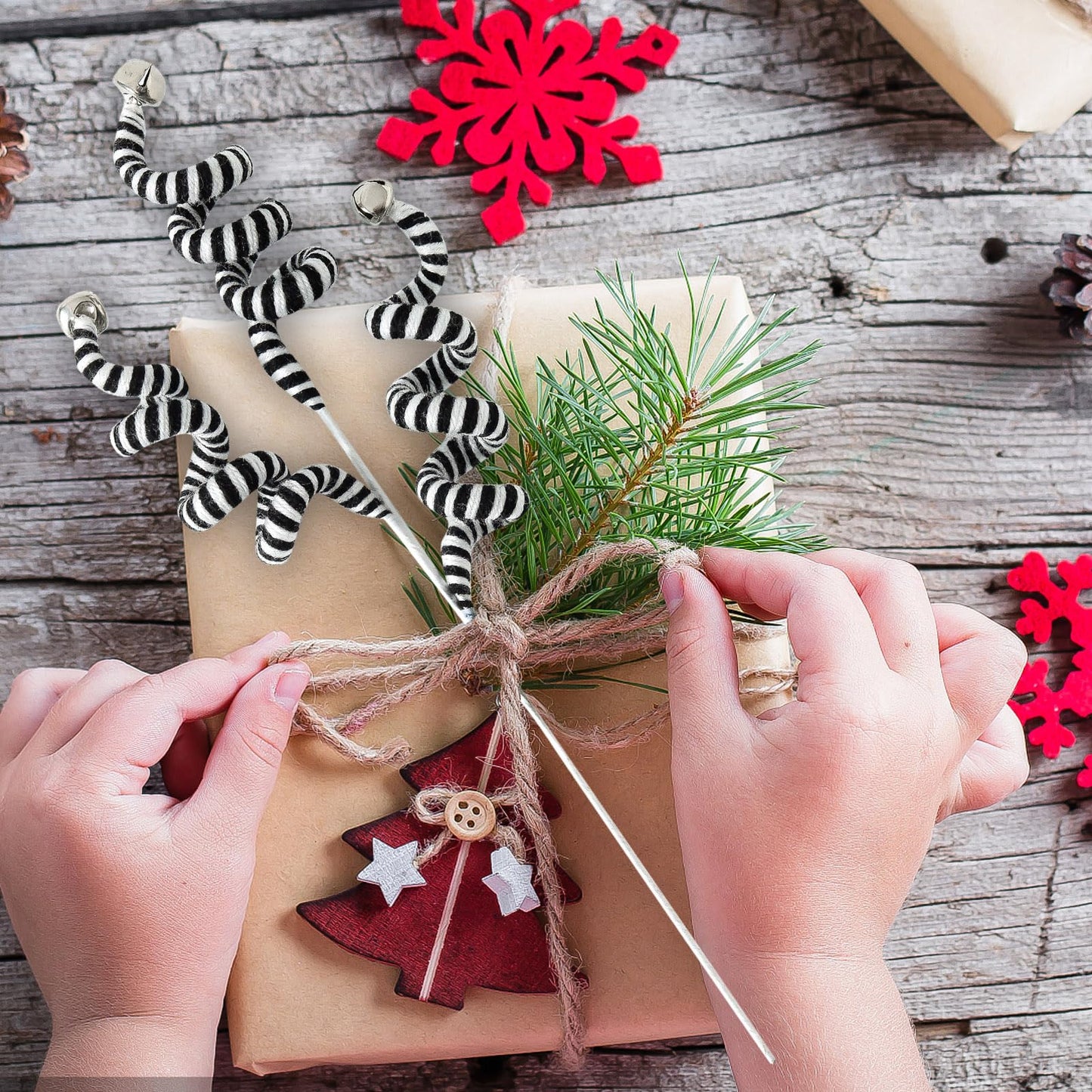 ZHANYIGY 4PC Set Black/White Christmas Tree Picks Christmas Tree Decoration Woolen Bells Curly Pick, Halloween Decoration Home Office Paty Ornaments
