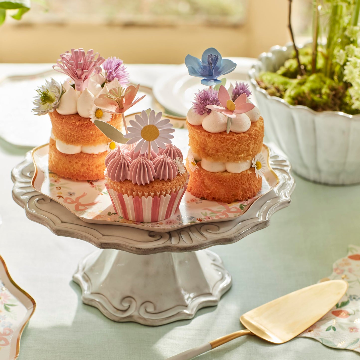 Meri Meri Flower Garden Cupcake Kit (Pack of 12), Flower Cupcake Decorations, 12 Cupcake Toppers & 12 Pink and White Striped Cupcake Liners