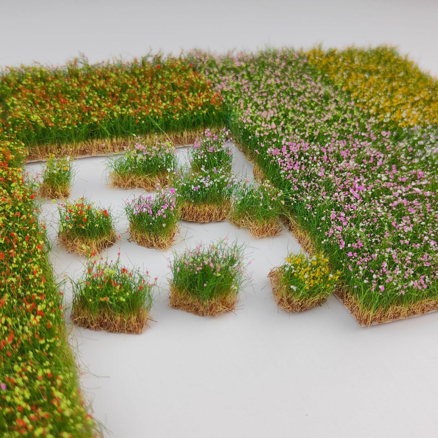 BraneGo Miniature Grass Tufts with Flowers, 4-Color Hand Torn Flower Clusters for Diorama, Model Train Scenery N & HO Scale, Wargaming Bases and Architectural Landscaping