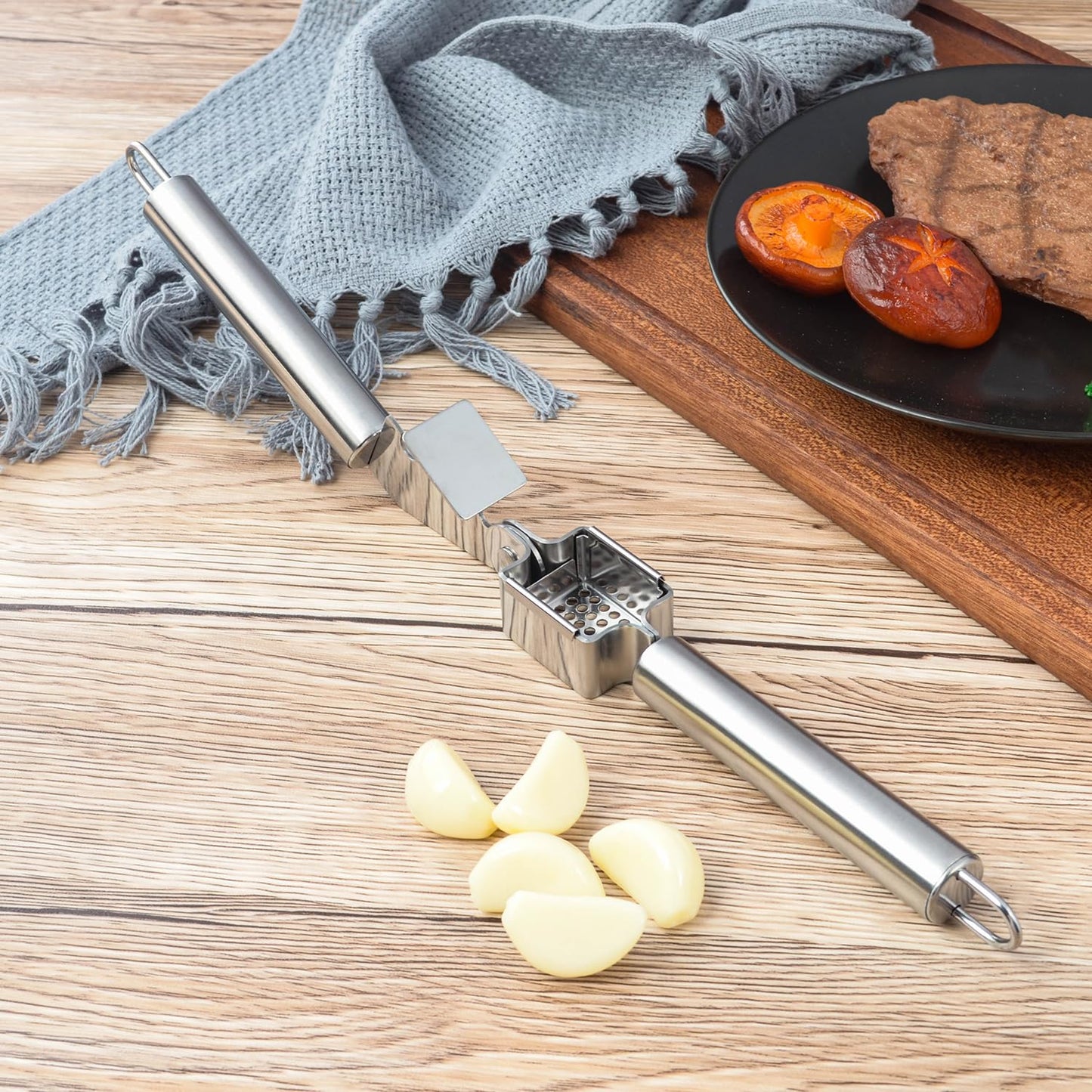 Garlic Press Stainless Steel Heavy Duty | Ergonomic Easy-Press Garlic Mincer for Arthritis & Weak Hands | Easy to Clean, Dishwasher Safe Manual Garlic Crusher for Home Kitchen
