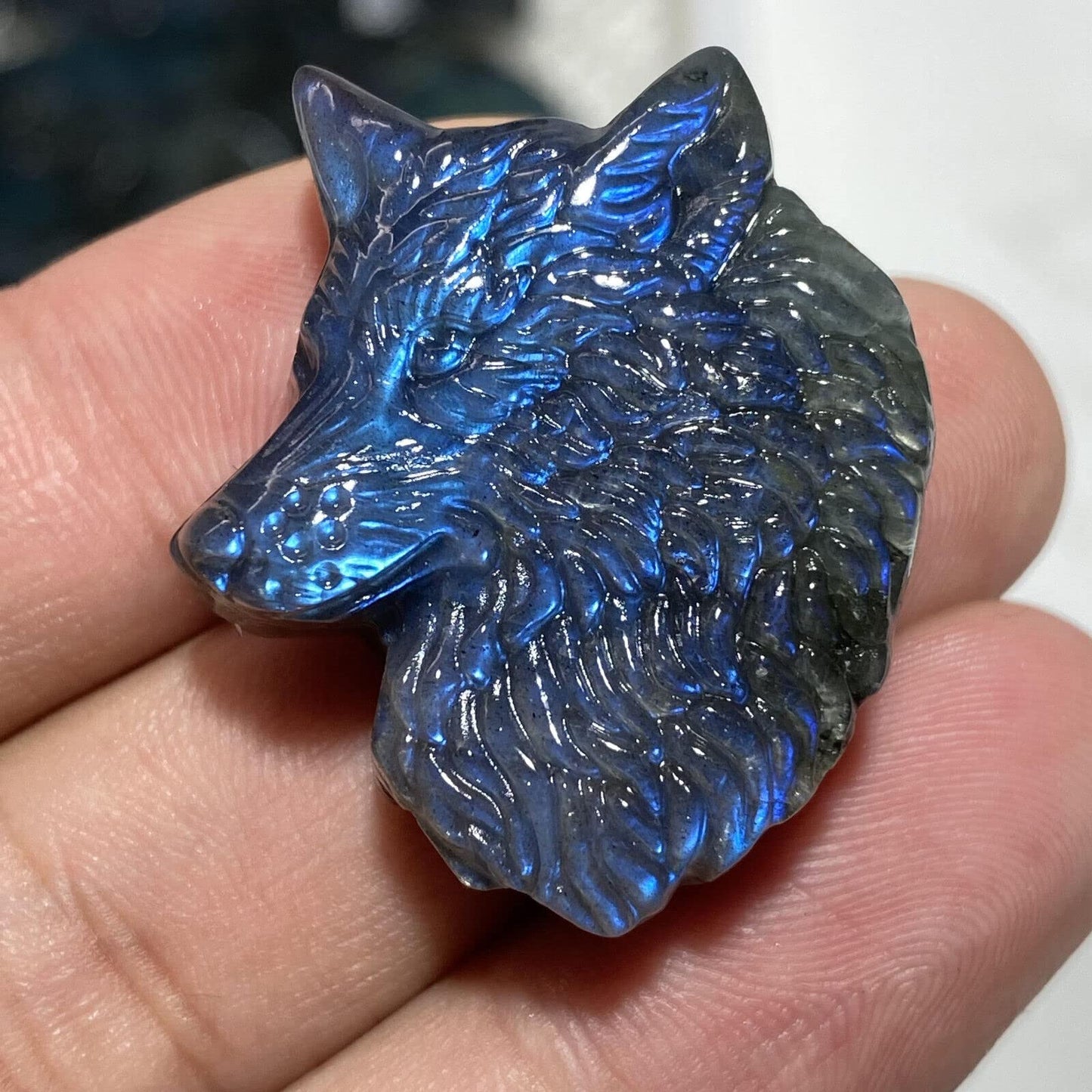 TEAMWILL Natural Labradorite Crystal Quartz Hand Carved Wolf Head Reiki Healing Crystal Gorgeous Art Sculpture Stone Statue Figurine Minerals Gifts