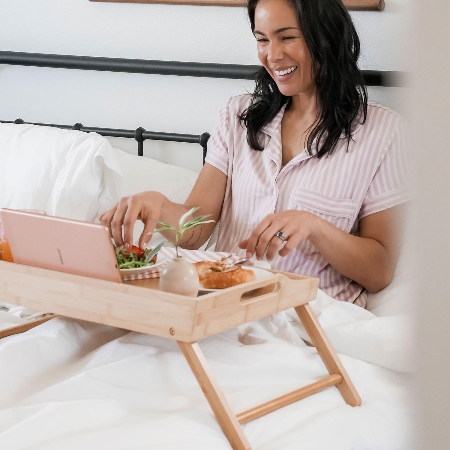 ROSSIE HOME Bamboo Bed Tray with Phone Holder, Extra Large Lap Desk for Laptops up to 17.3 Inches – Natural – Style No. 78107