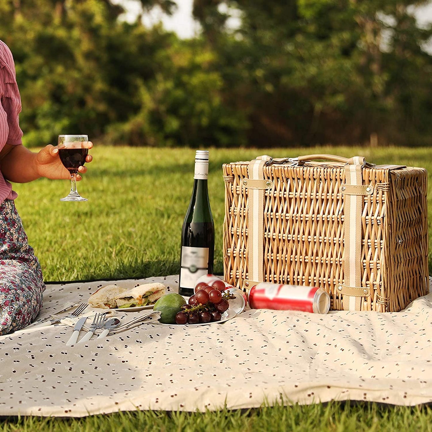 Willow Picnic Basket Set for 2 Persons with Large Insulated Cooler Bag and Waterproof Picnic Blanket, Wicker Picnic Hamper for Camping,Outdoor,Birthday