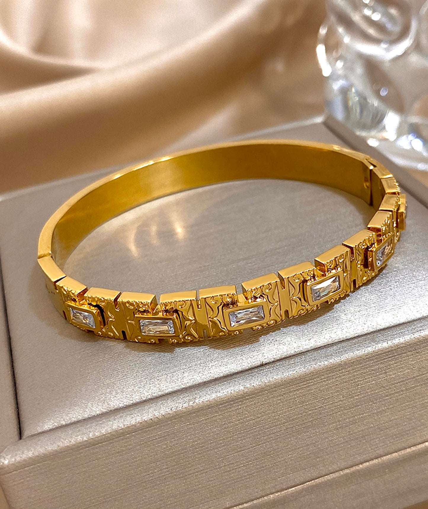 hotoo Vintage Gold Bangle Bracelets for Women Stackable Clear Beaded Cuff Bracelet Christmas