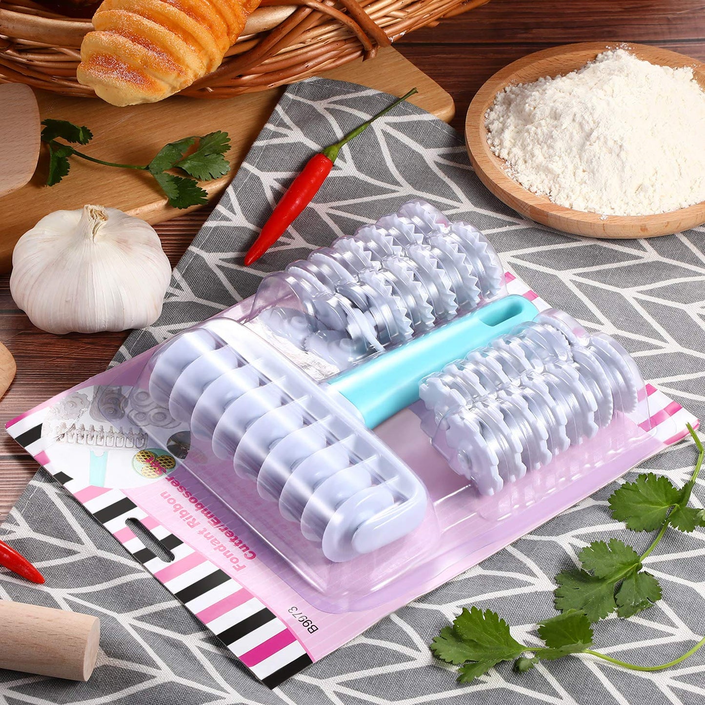 Boao Fondant Ribbon Cutter Wheel Roller Mold Dough Lattice Cutter 4 Different Gears Embosser Set Noodle Dough Roller Pastry Tools for Pie Baking