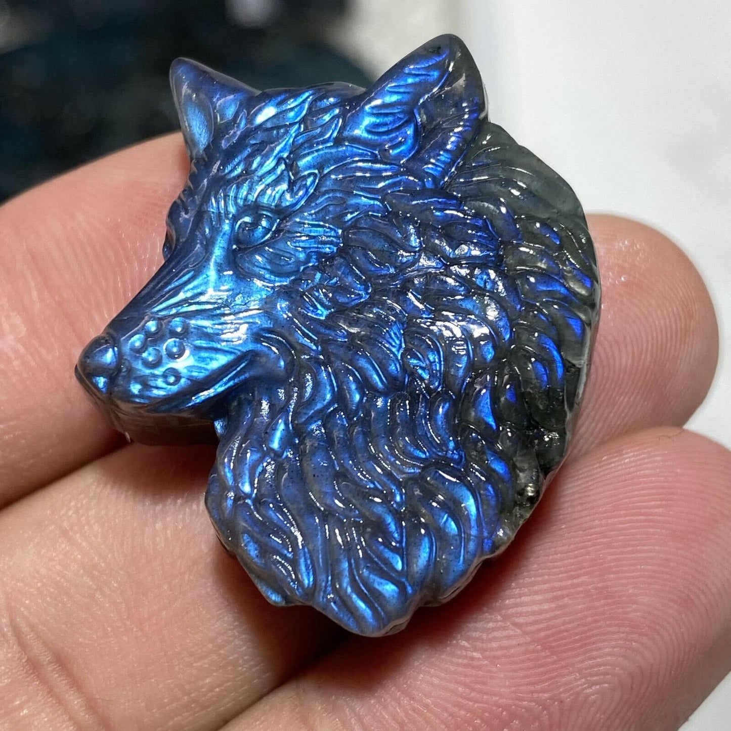 TEAMWILL Natural Labradorite Crystal Quartz Hand Carved Wolf Head Reiki Healing Crystal Gorgeous Art Sculpture Stone Statue Figurine Minerals Gifts