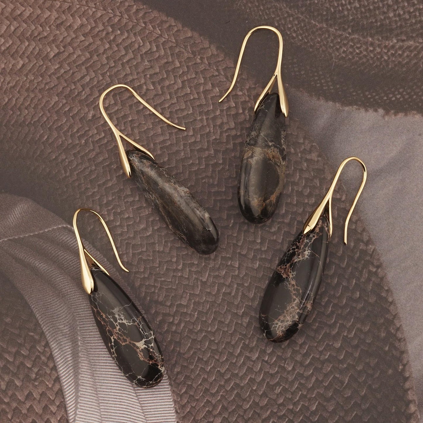 Sriomu Natural Healing Stone Fishhoop Diamond-Shaped Dangle Drop Earrings Statement Gold silver earrings (Red Blue Gold Hook)