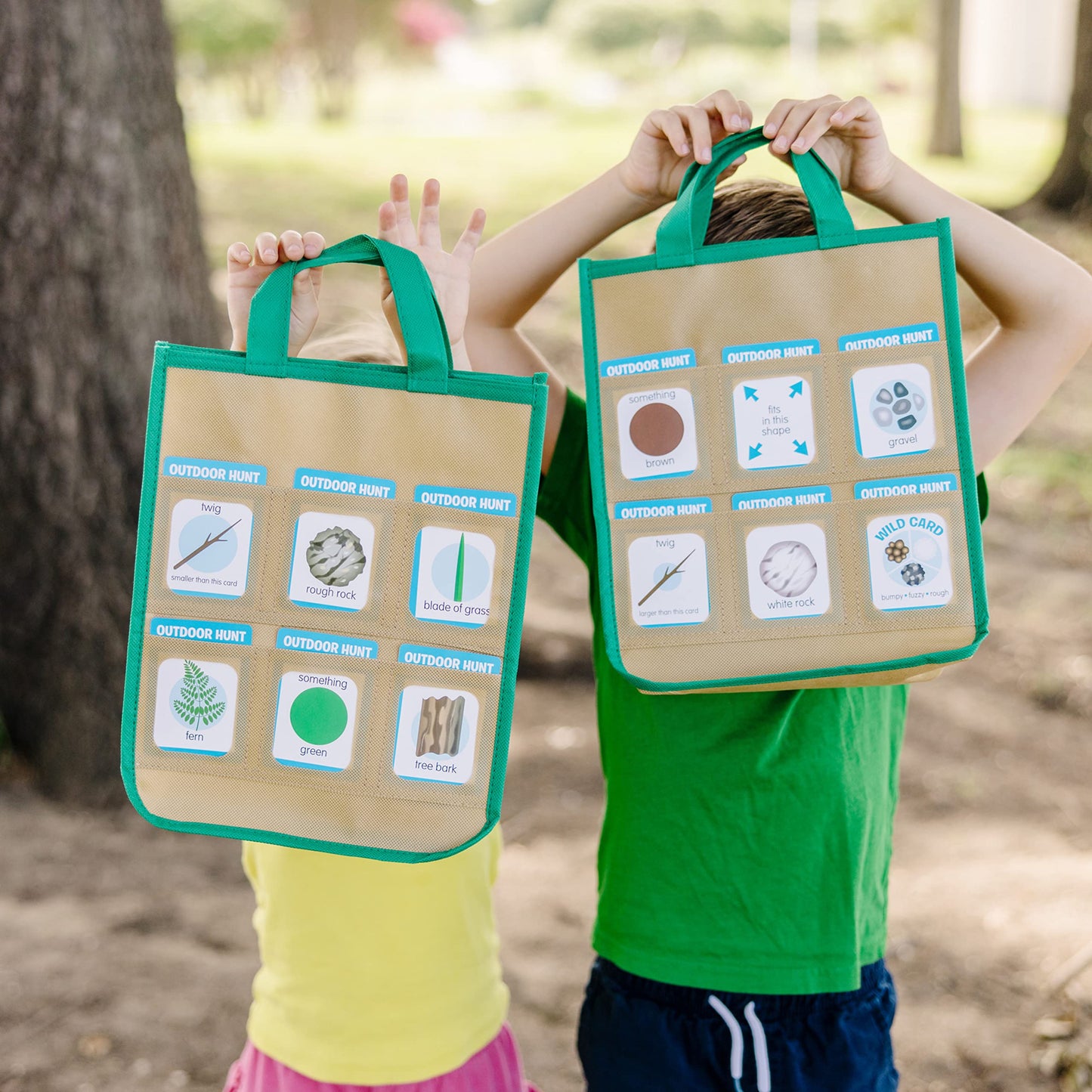 Melissa & Doug Let’s Explore Indoor/Outdoor Scavenger Hunt Play Set – 80 Double-Sided Cards