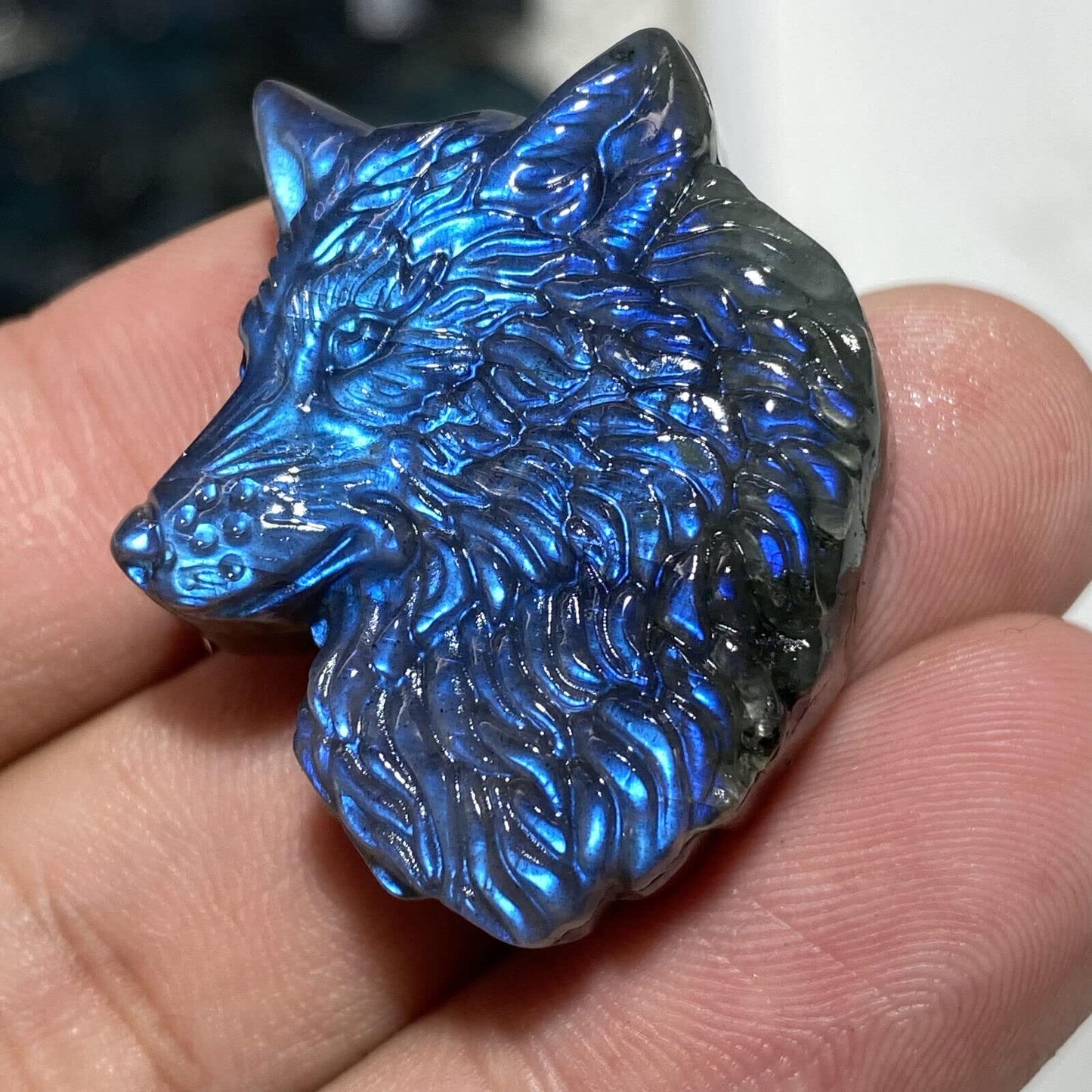 TEAMWILL Natural Labradorite Crystal Quartz Hand Carved Wolf Head Reiki Healing Crystal Gorgeous Art Sculpture Stone Statue Figurine Minerals Gifts
