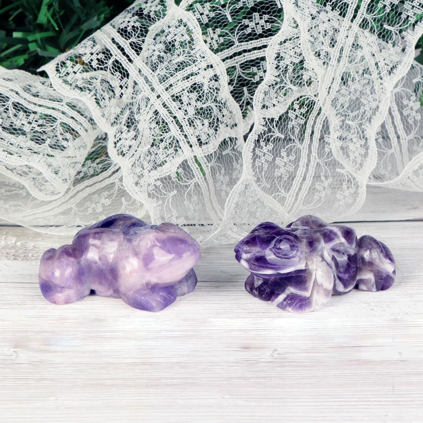 SMQ 2 inch Natural Amethyst Frog Figurine, Hand Carved Crystal Statue Decoration, Healing Stone Crystal Animal Statue with Gift Box