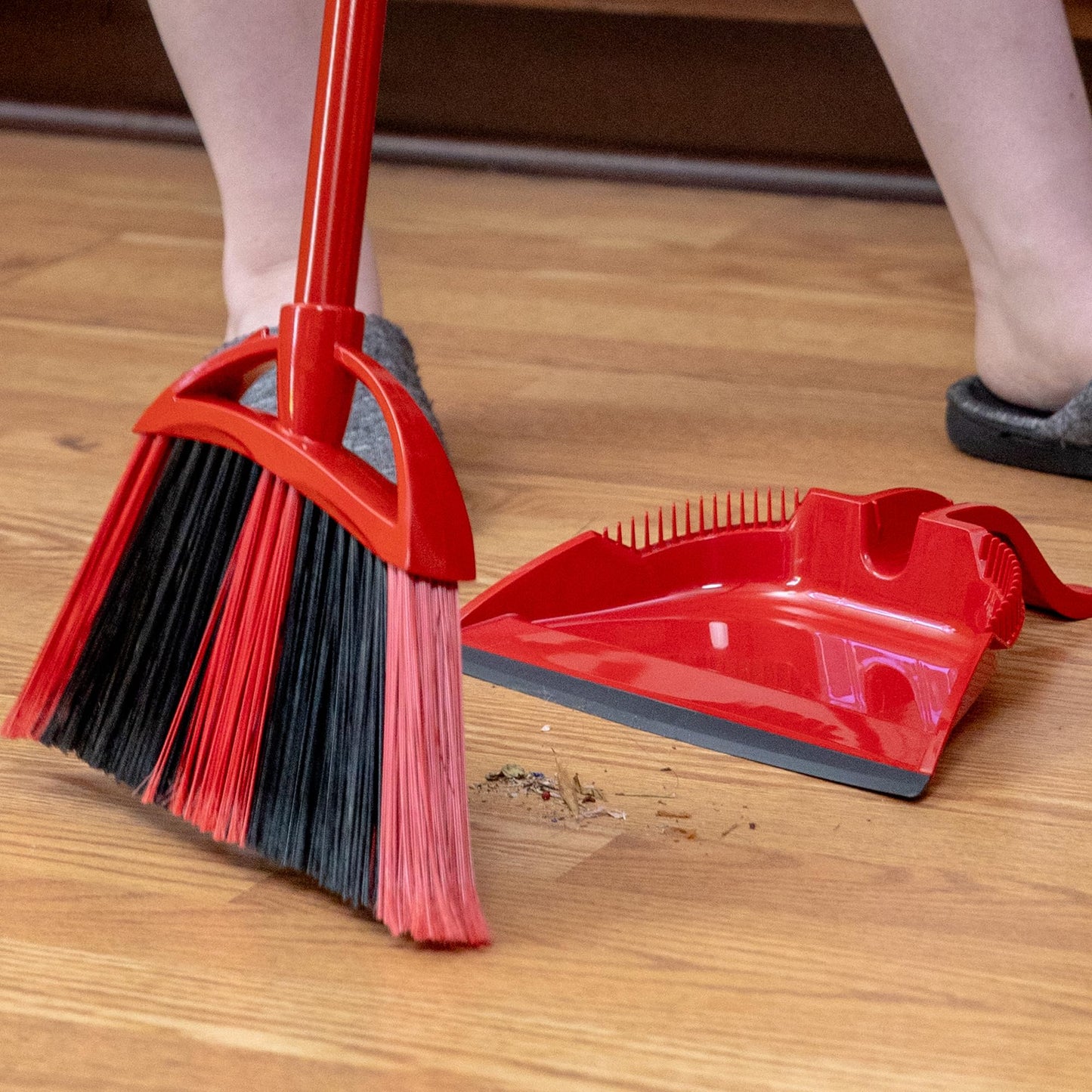 O-Cedar One Sweep Broom with Step-On Dustpan | Remove 99% with One | Lightweight Quiet Cleaning Tool | Ideal for Pet Owners