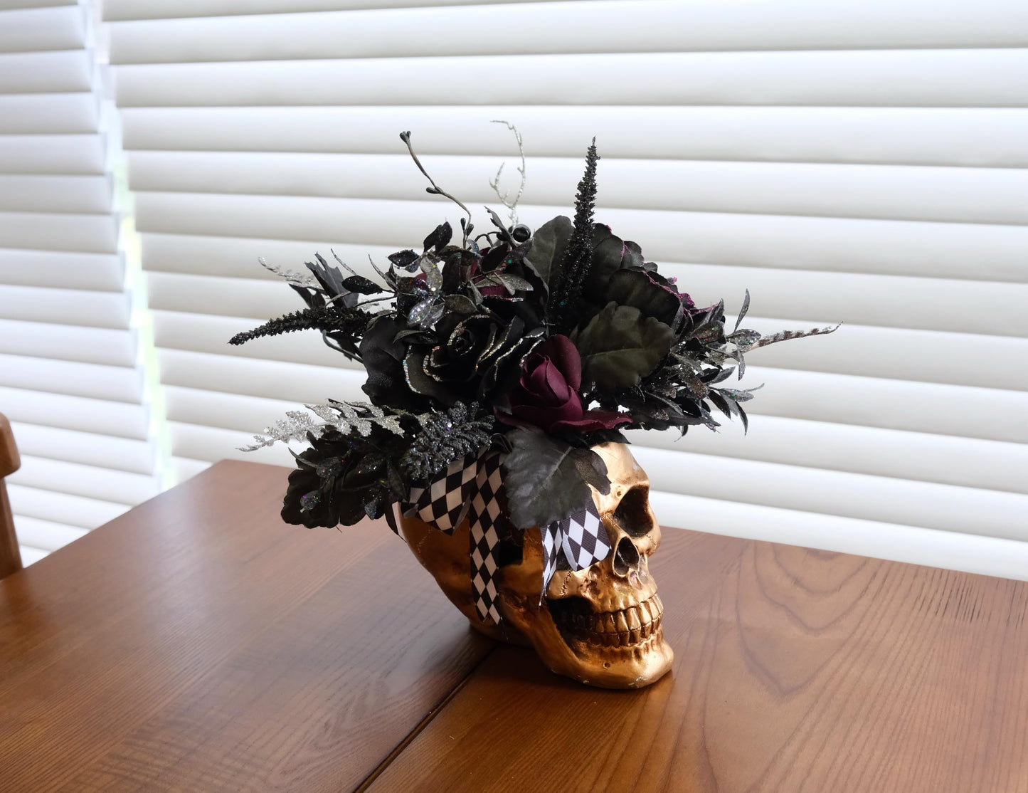 FLOROAD Halloween Decor, Gold Resin Skull Planter with Faux Plants Halloween Skull Decor for Home Coffee Table Bookshelf Dining Table Centerpiece, 14" H (Gold/Black/White/Red)