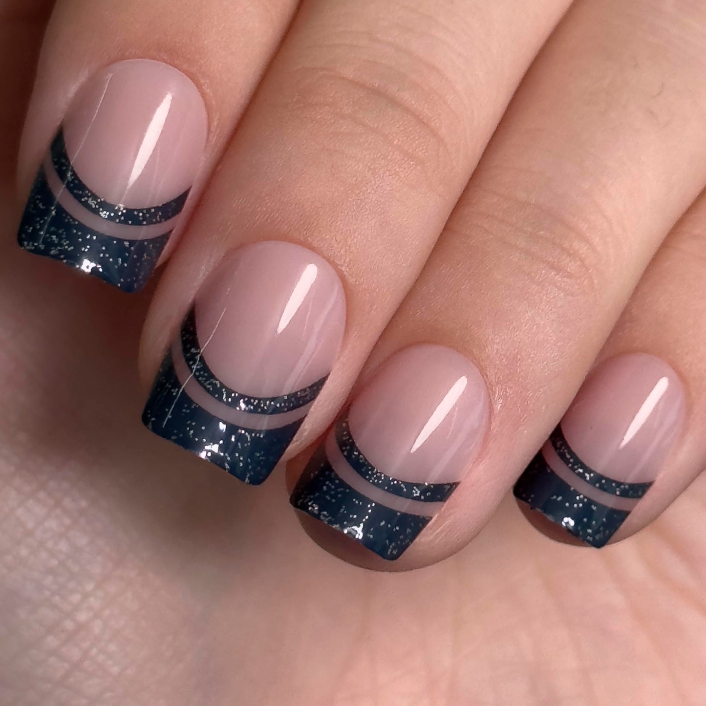 Curvlife Short Press on Nails Acrylic Square Fake Nails with Dark Purple Trim Design Full Cover False Nails Reusable Nail Kit Glue on Nails