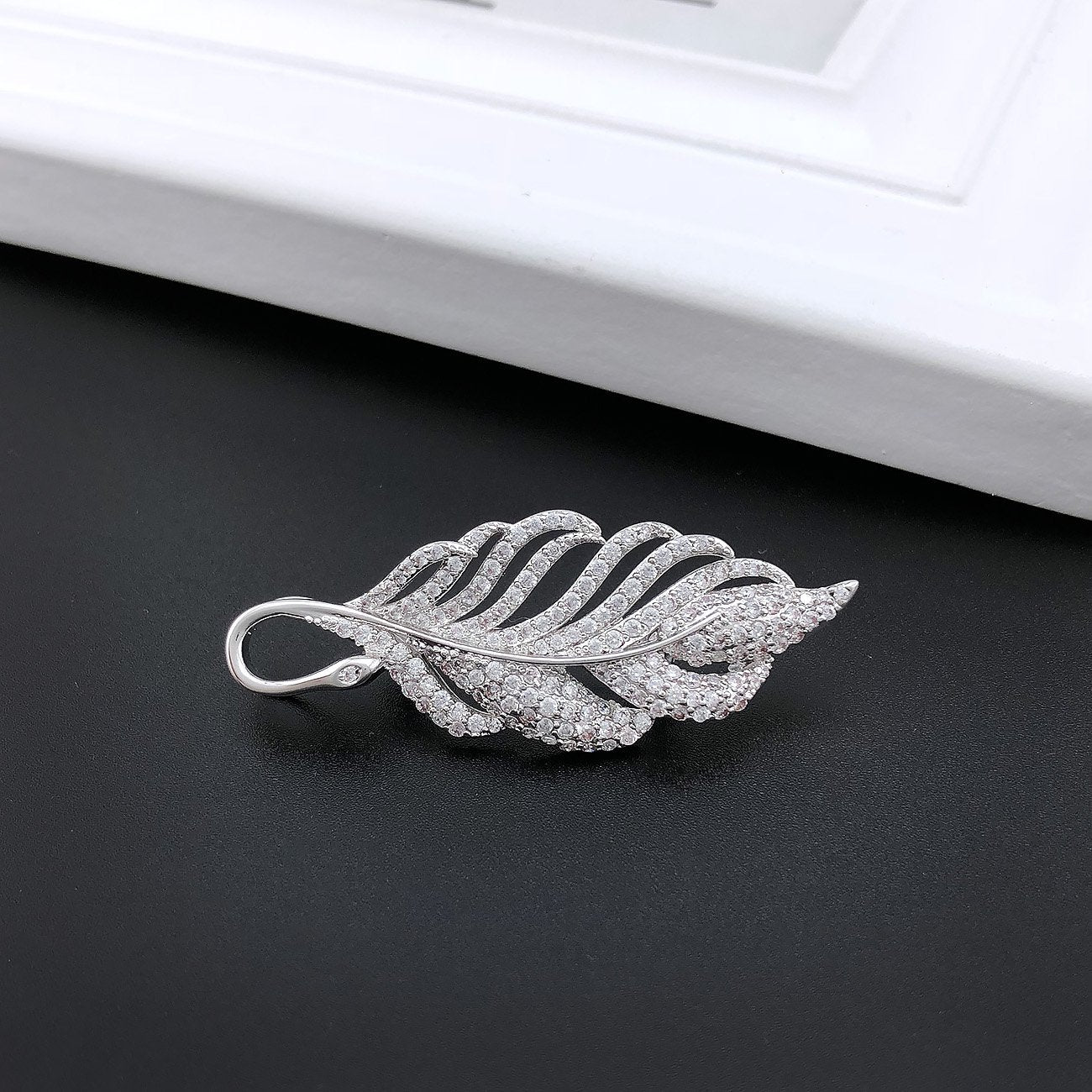 YOQUCOL Elegant Wedding Brooch Pin Cubic Zirconia Crystal Feather Shape Bridal Brooch Jewellery for Women