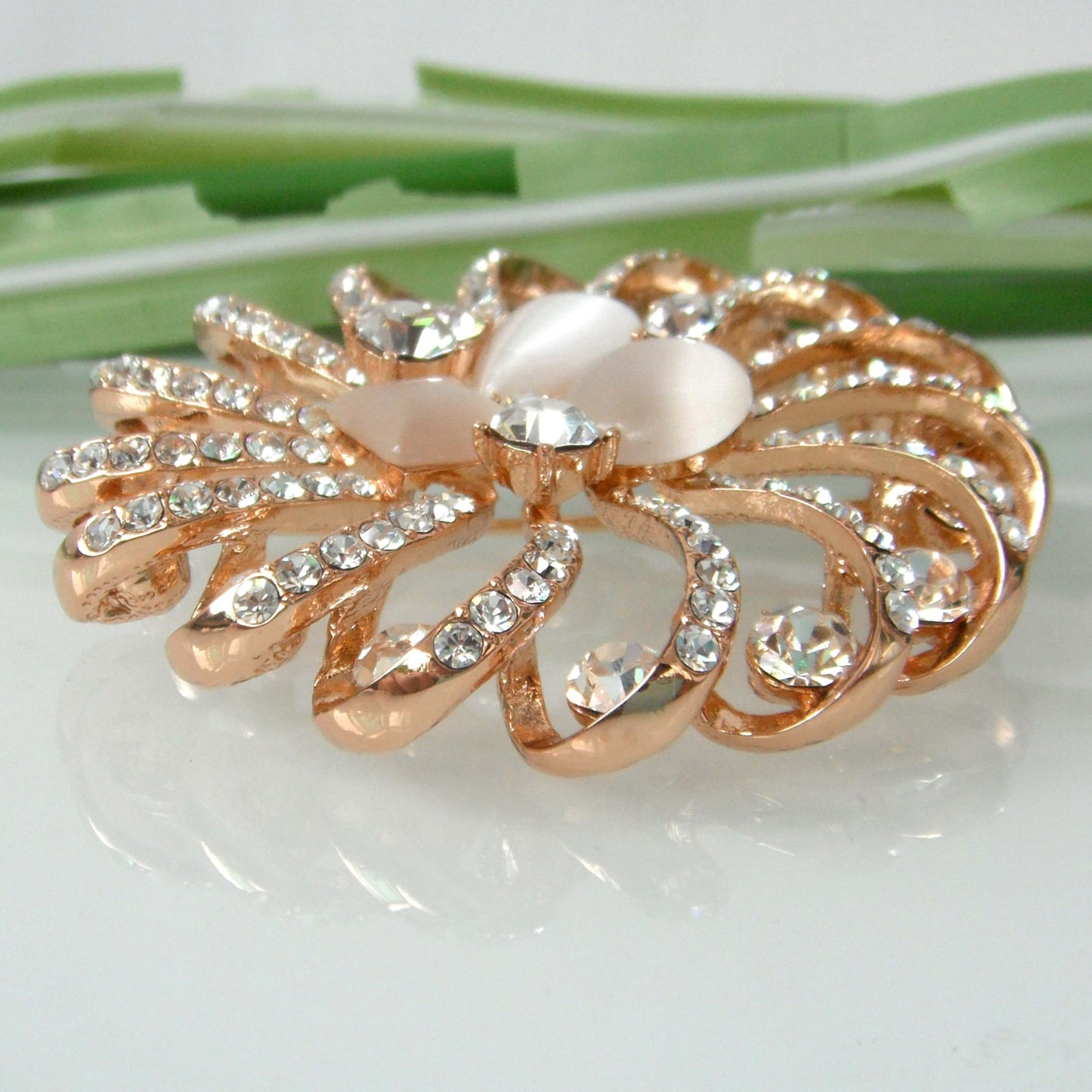Navachi 18k Gold Plated White Created-Opal Crystal Ribbon Flower Wreath Az7871w Brooch Pin