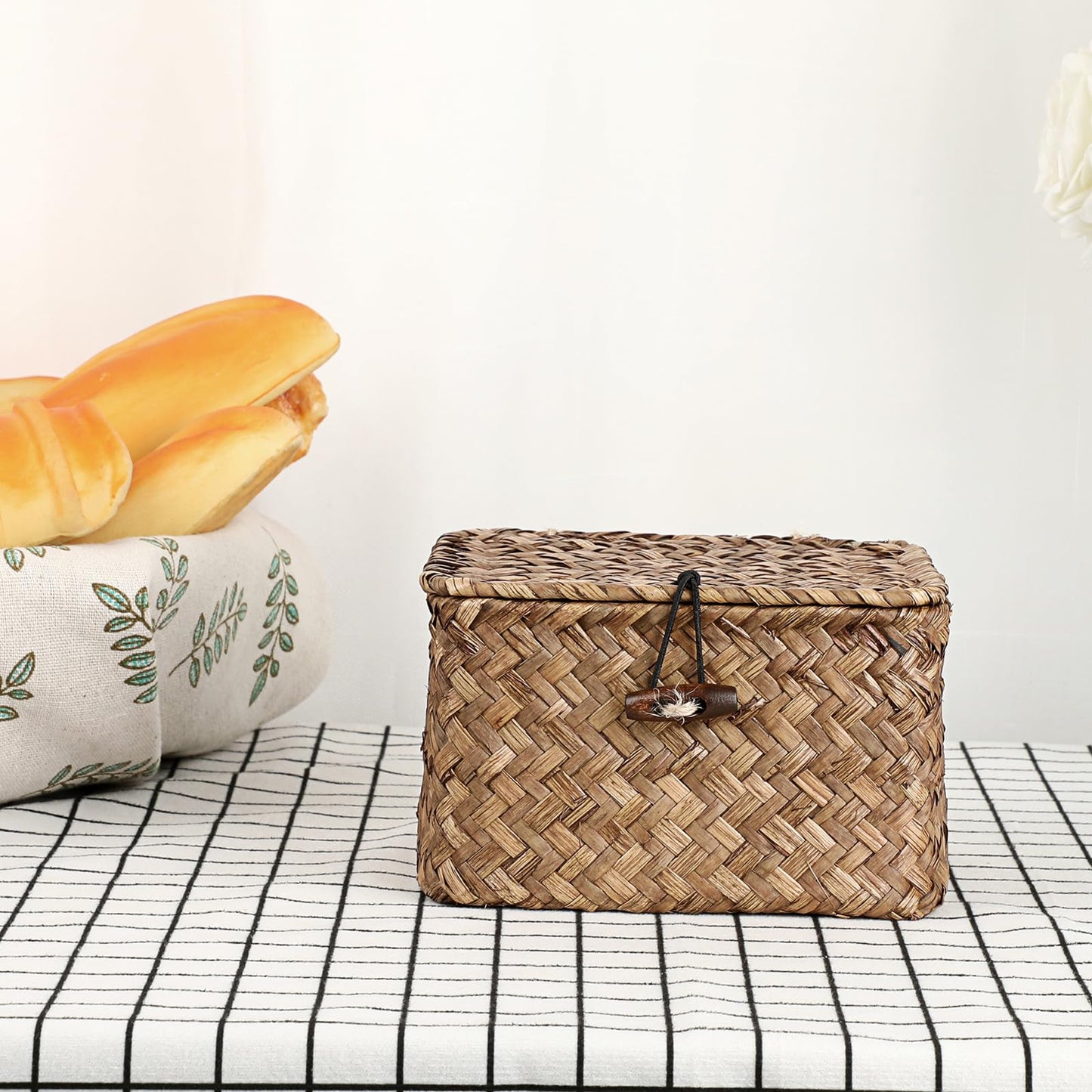 Hipiwe Seagrass Basket with Lid Wicker Storage Basket Square Handwoven Decorative Baskets Box for Shelf Multipurpose Household Baskets Home Decor,X-small