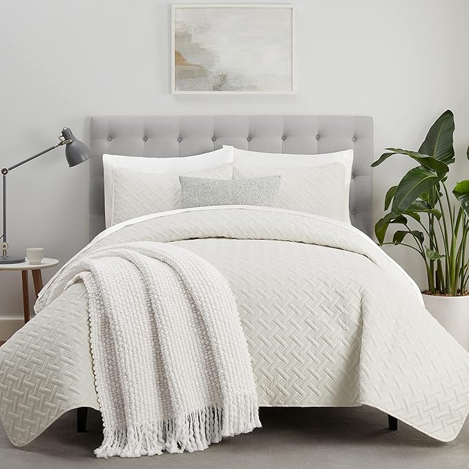 Serta ComfortSure Soft 3-Piece King/ Cal King Quilt Bedding Set, Includes Bedspread/Coverlet and Pillow Shams, Bedding for All Seasons, Machine Washable, Ivory