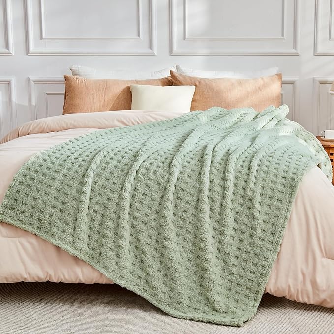 NEWCOSPLAY Super Soft King Blanket Green Premium Silky Flannel Fleece 3D Waffle Checkered Lightweight Bed Blanket All Season Use (Sage Green, King(90"x110"))