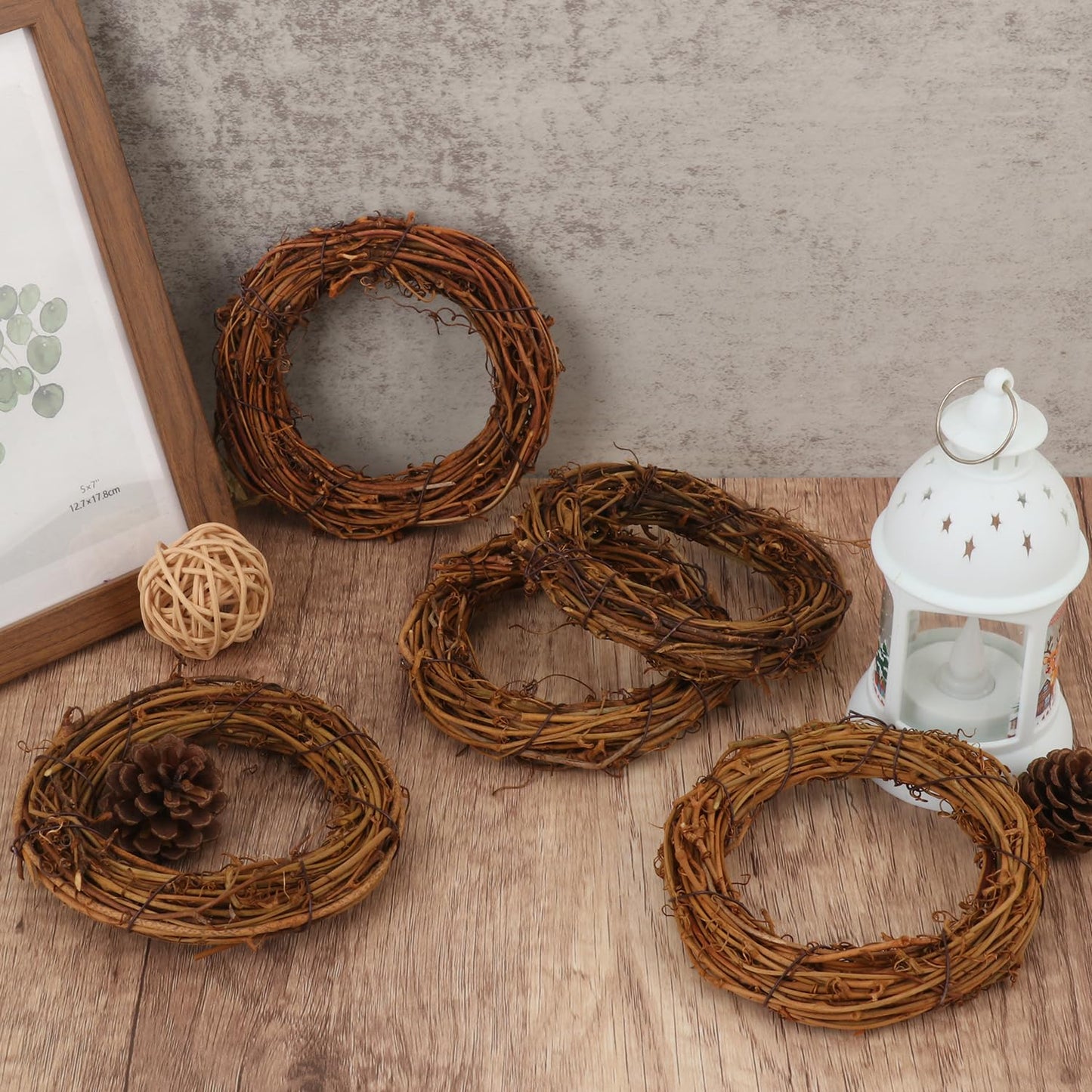 Geytetqi 40 PCS Natural Grapevine Wreaths - 4 Inch Beautiful Vine Branch Wreath, Rattan Wreath, Grapevines Wreath Bulk, Ideal for DIY Crafts and Christmas Decorations, Ideal for Outdoor and Indoor Use