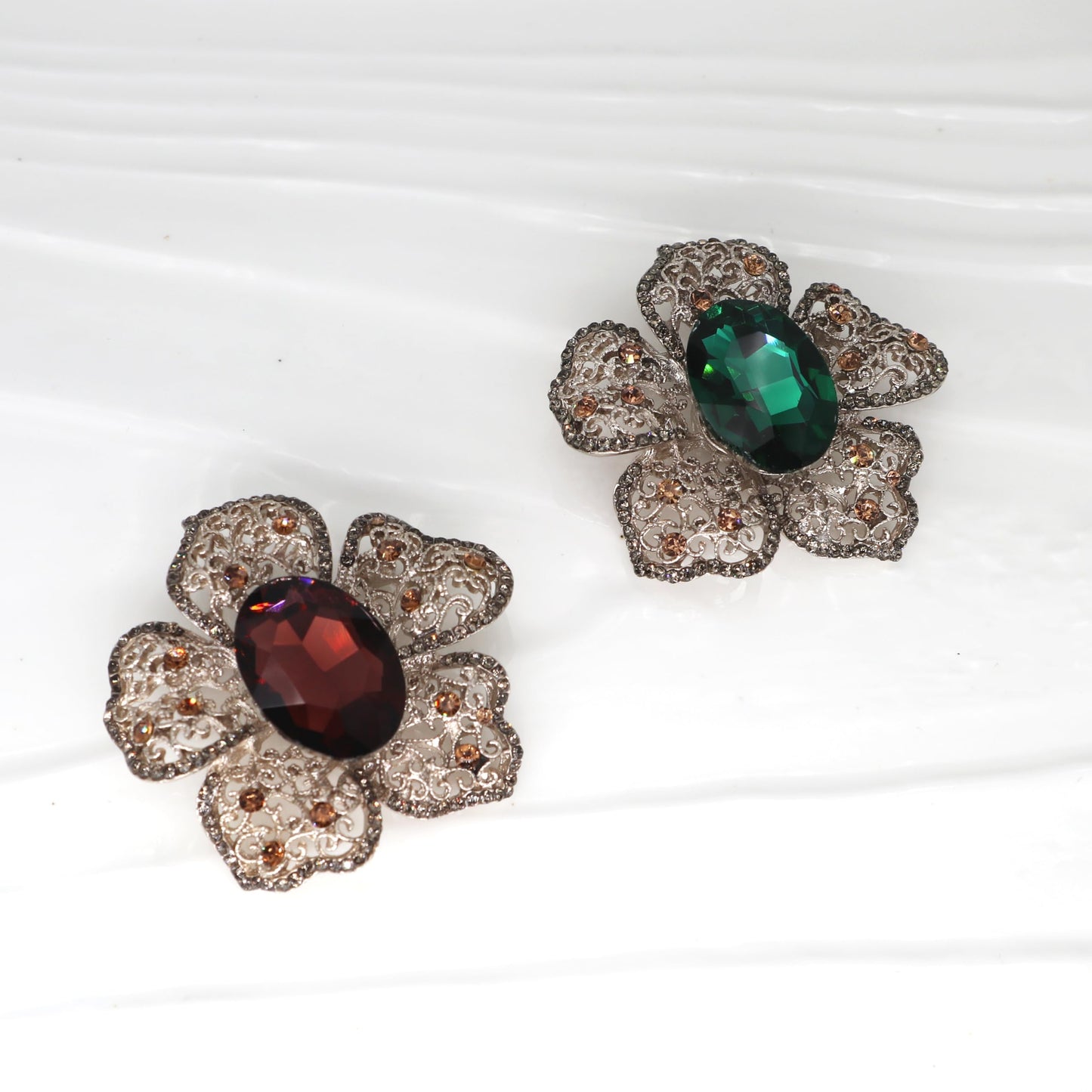 AUGTIGER Green Flower Brooch Pins for Women Fashion Statement Jewelry