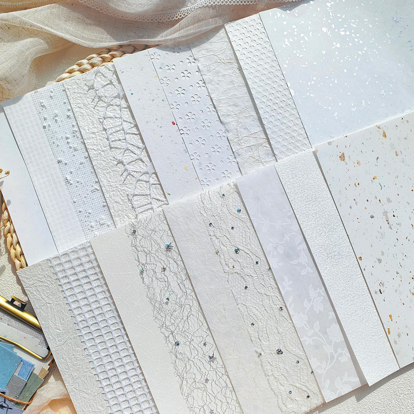 Flartmo 30 Sheets A5 White Textured Scrapbook Paper and Mesh Fabric Mix, Scrapbook Supplies for Junk Journaling, Scrapbooking, Card Making Supplies, Decorative Paper for Crafts & Mixed Media Art