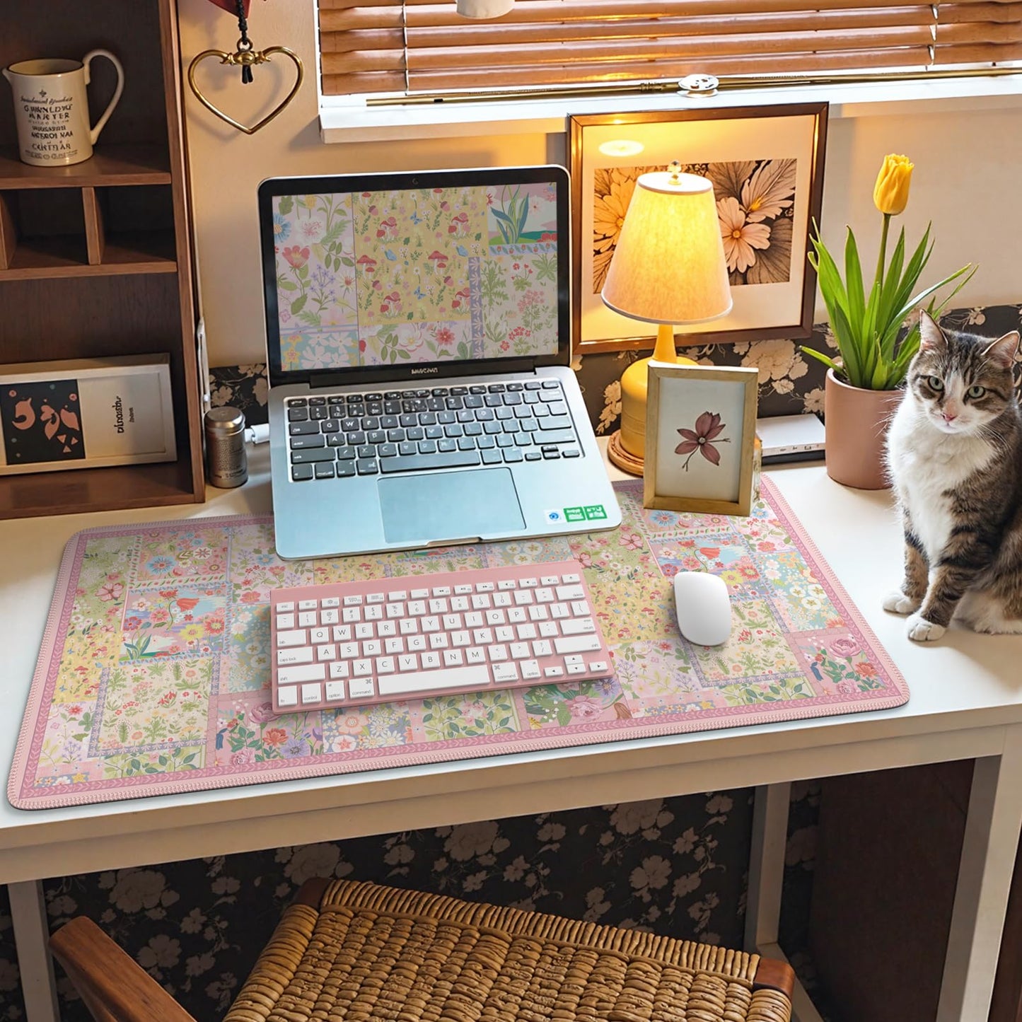 iCasso Pink Desk Mat for Keyboard and Mouse, Large Mouse Pad, Floral Desk Pad, Anti-Slip XXL Big Mousepad with Stitched Edges for Computer