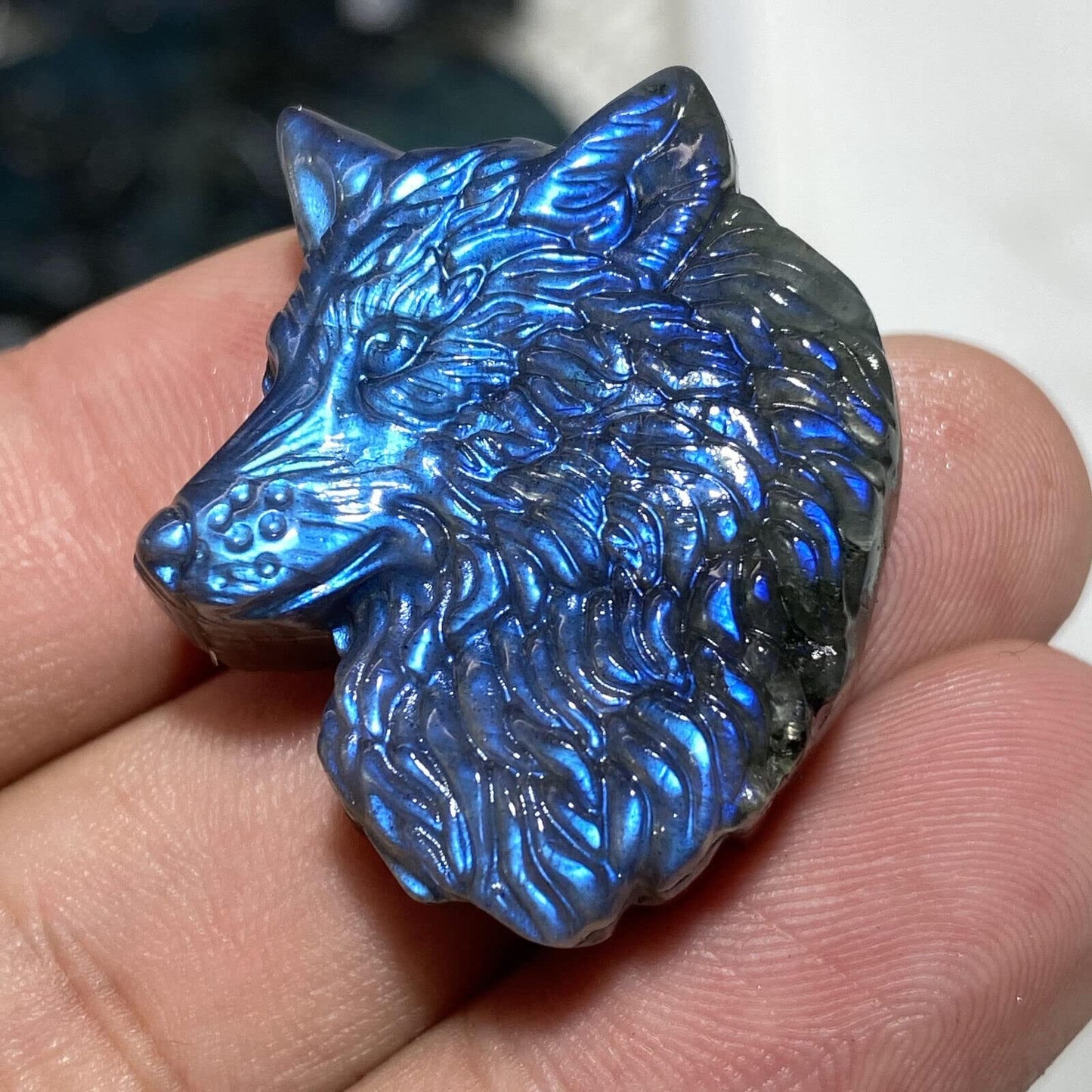 TEAMWILL Natural Labradorite Crystal Quartz Hand Carved Wolf Head Reiki Healing Crystal Gorgeous Art Sculpture Stone Statue Figurine Minerals Gifts