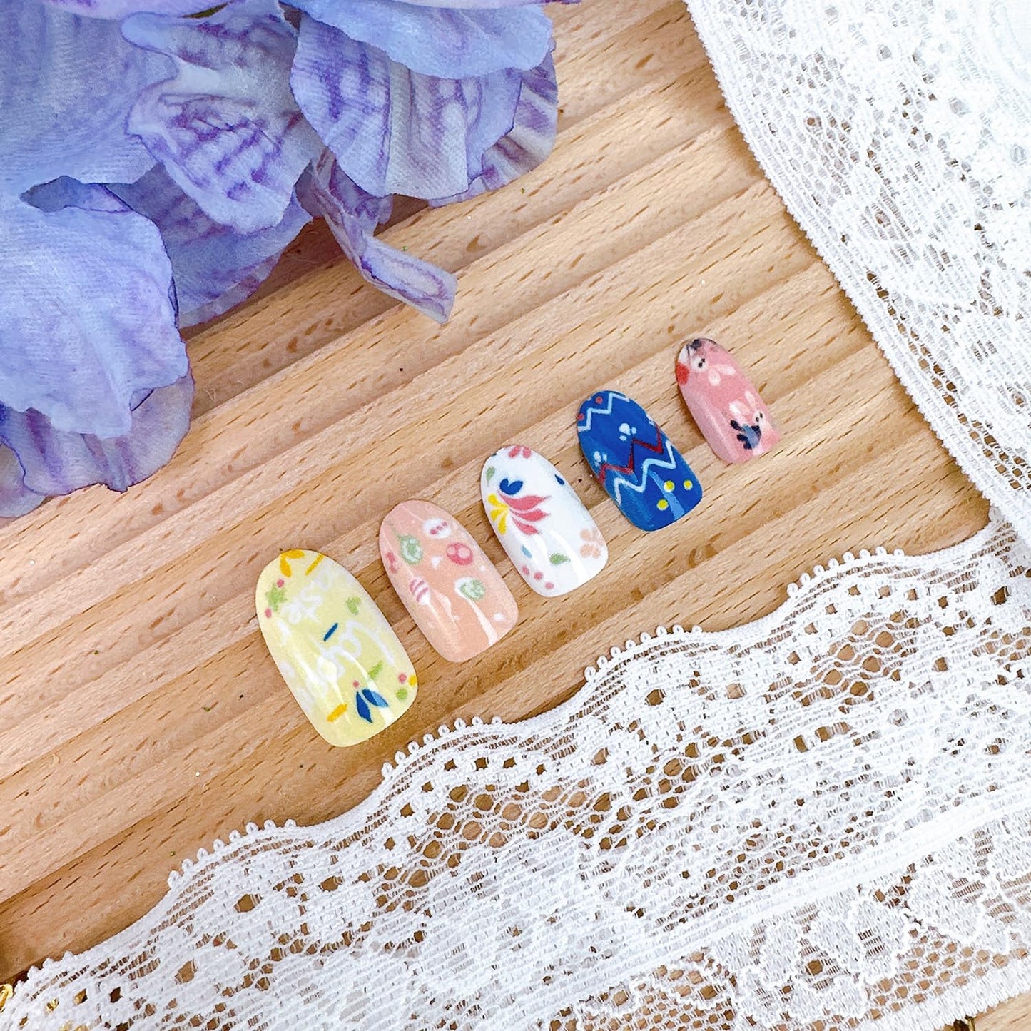 24Pcs Happy Easter Press on Nails Short Oval Fake Nails with Spring Flower Designs Glue on Nails Cute Rabbit Acrylic Nails Easter Egg False Nails Flower Bunny Full Cover Artificial Nail for Women