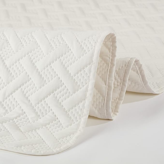Serta ComfortSure Soft 3-Piece King/ Cal King Quilt Bedding Set, Includes Bedspread/Coverlet and Pillow Shams, Bedding for All Seasons, Machine Washable, Ivory
