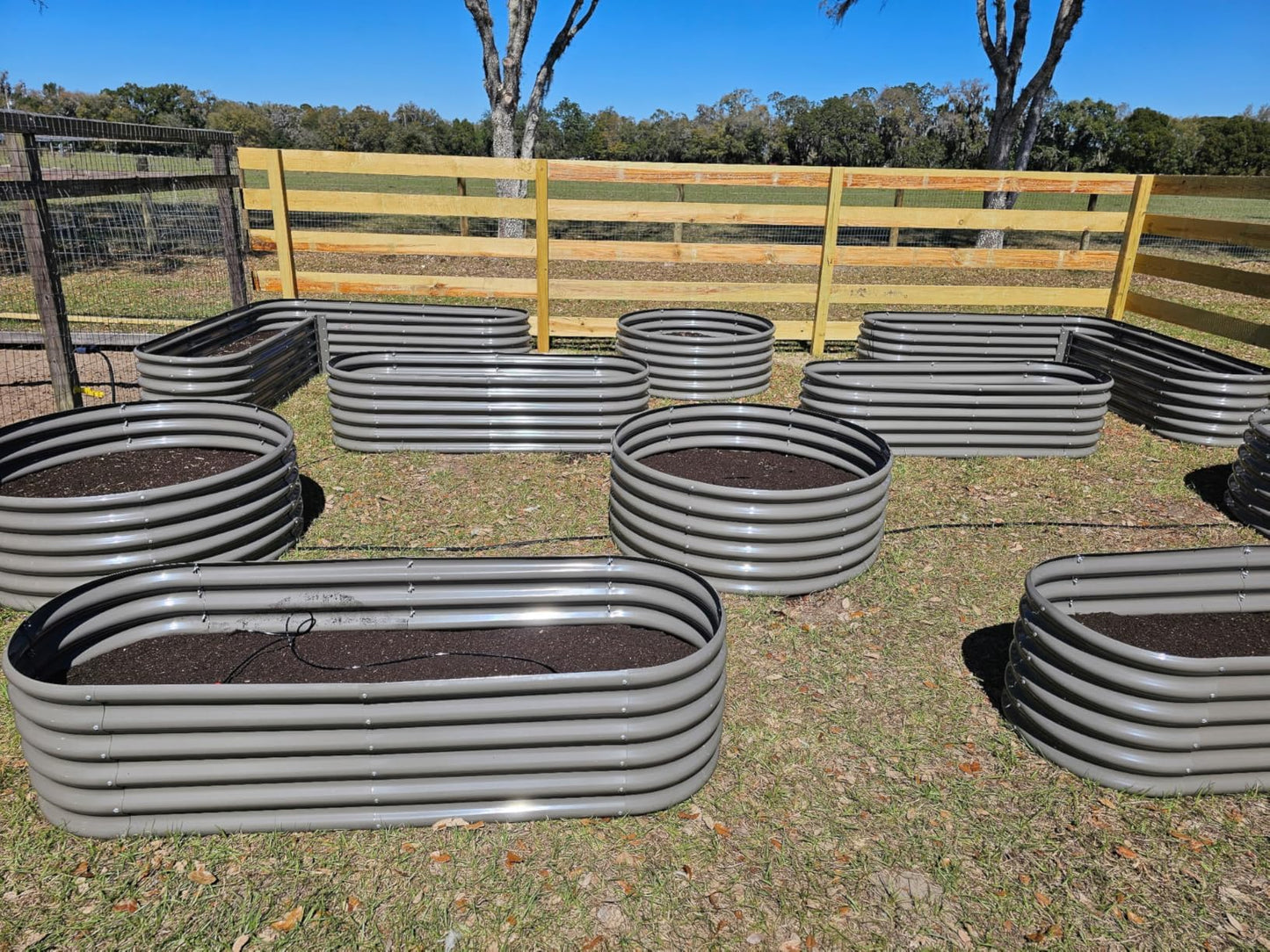 A ANLEOLIFE Heart-Shaped Galvanized Raised Garden Beds Outdoor,81x81x18in Large Metal Planter Box for Planting Vegetables Flowers Herb, Anti-Rust & Easy-Setup, Quartz Grey