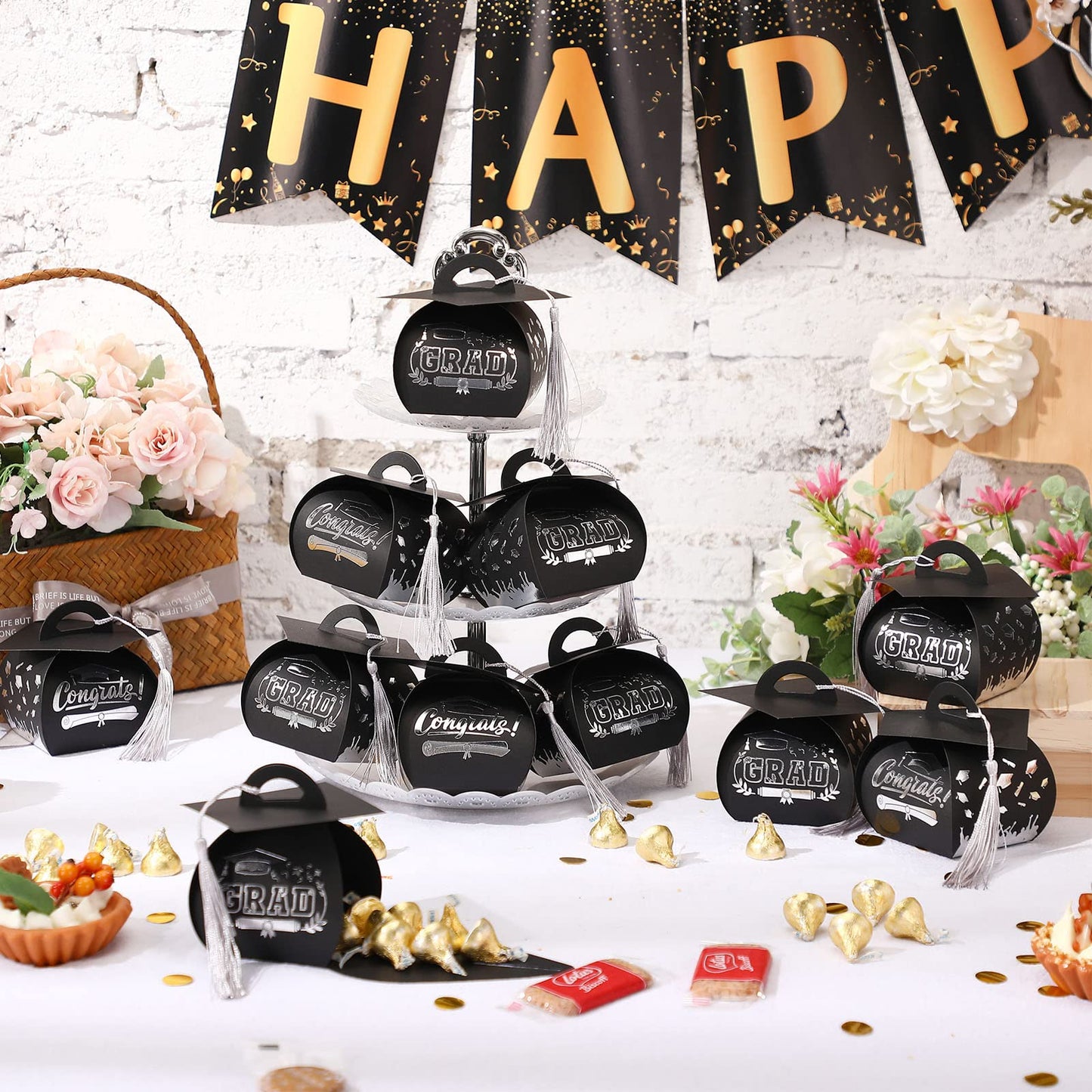 TaoBary 30 Pcs Graduation Cap Gift Boxes Graduation Decorations Class of 2026 Candy Box with Tassel for 2026 Grad Party Favors Supplies(Silver)